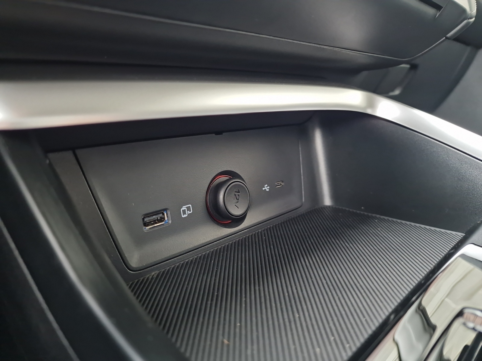 MG ZS 1.5 Hybrid+ Luxury Panorama-image-13
