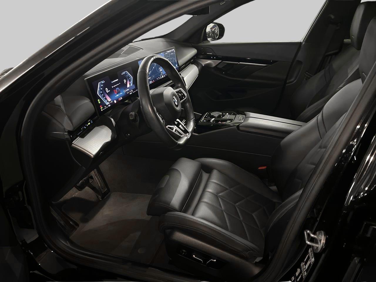 BMW 520d xDrive 48V Touring M Sport-image-11