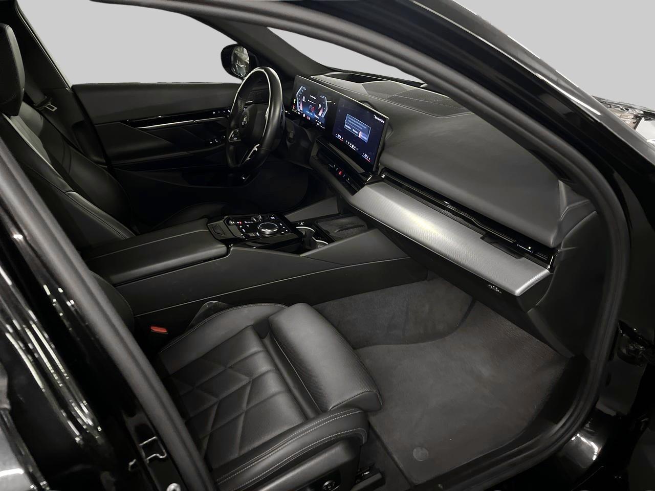 BMW 520d xDrive 48V Touring M Sport-image-10