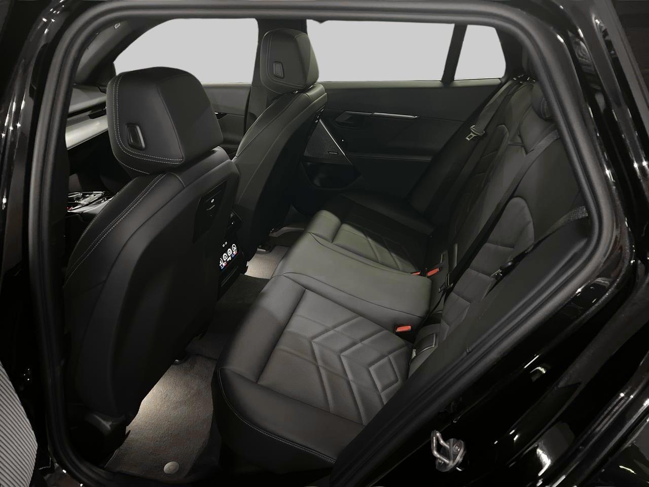 BMW 520d xDrive 48V Touring M Sport-image-12