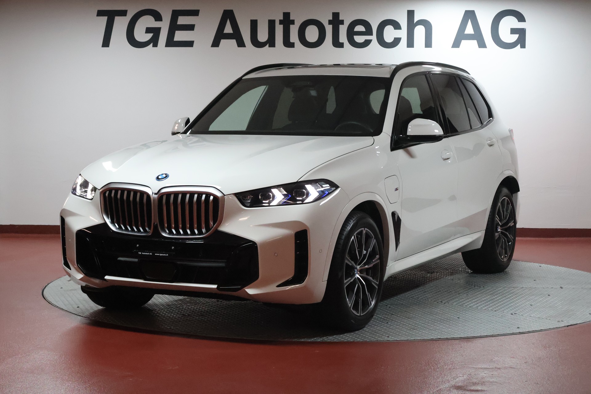 BMW X5 xDrive 50e M Sport Steptronic-image-0