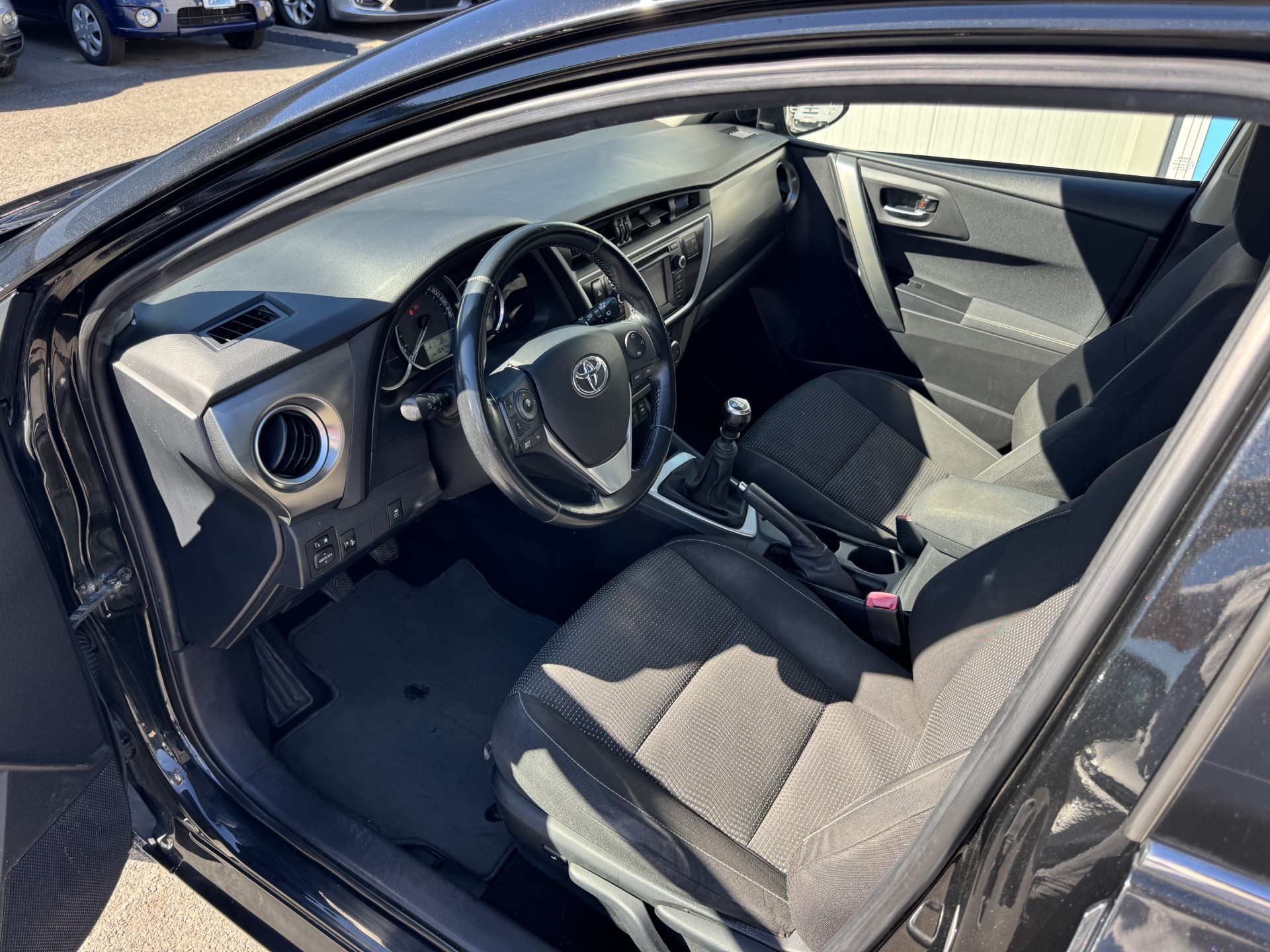 TOYOTA Auris 1.6 Luna-image-8