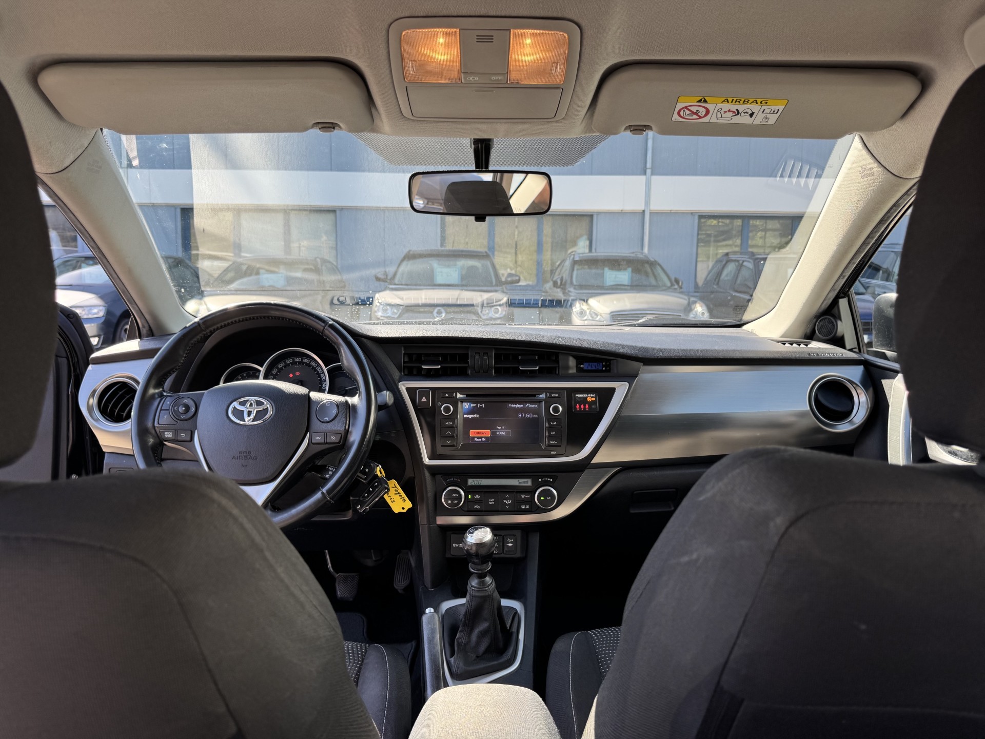 TOYOTA Auris 1.6 Luna-image-11