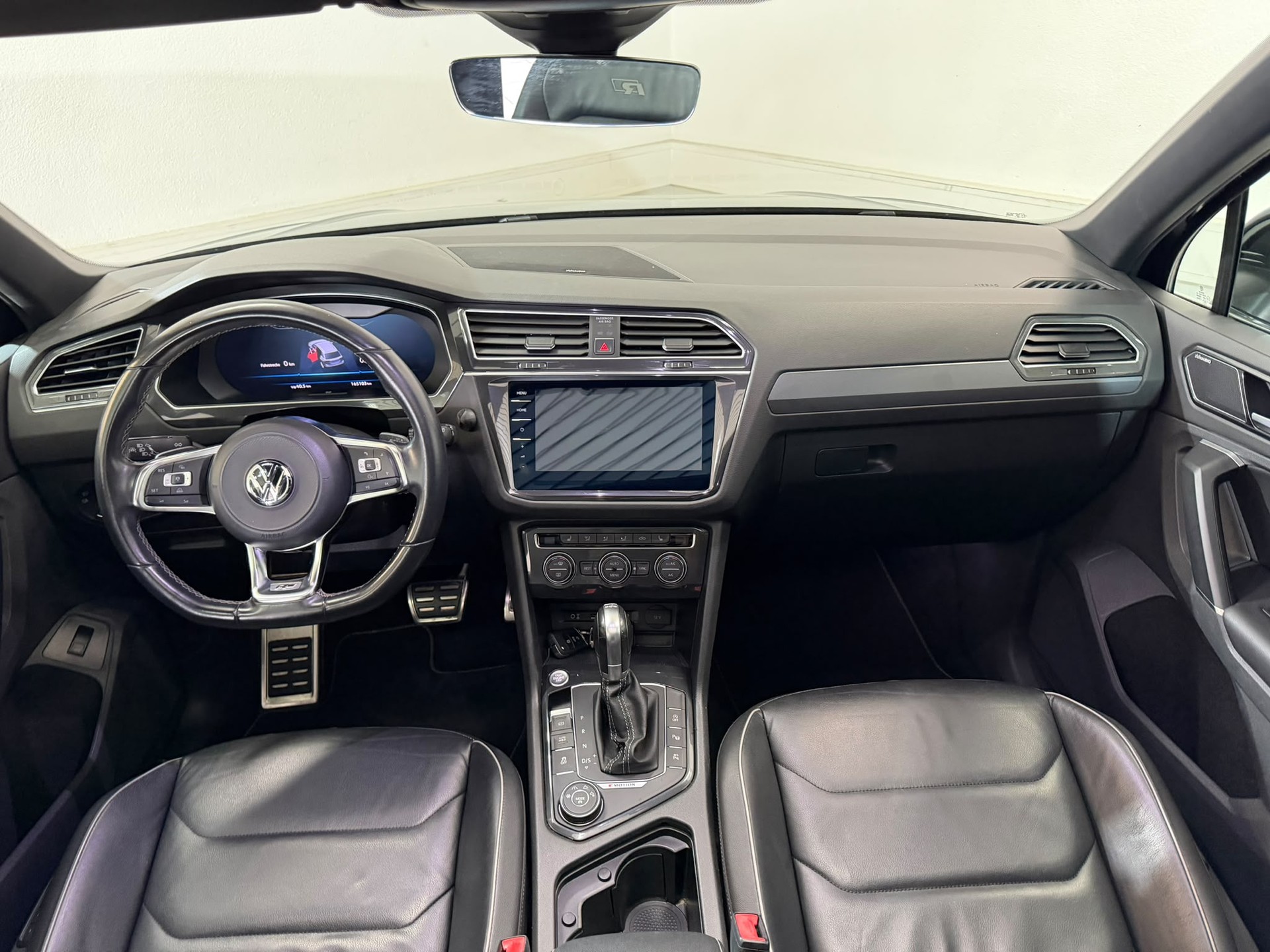 VW Tiguan 2.0 TDI SCR R-Line Highline 4Motion DSG-image-11