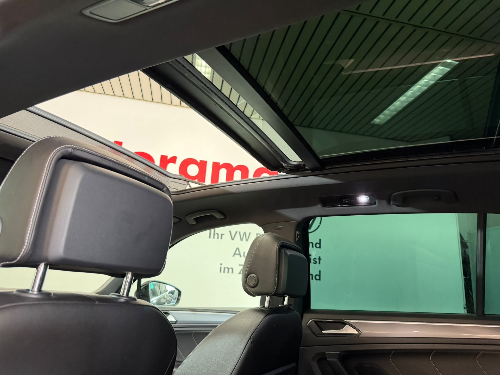 VW Tiguan 2.0 TDI SCR R-Line Highline 4Motion DSG-image-9