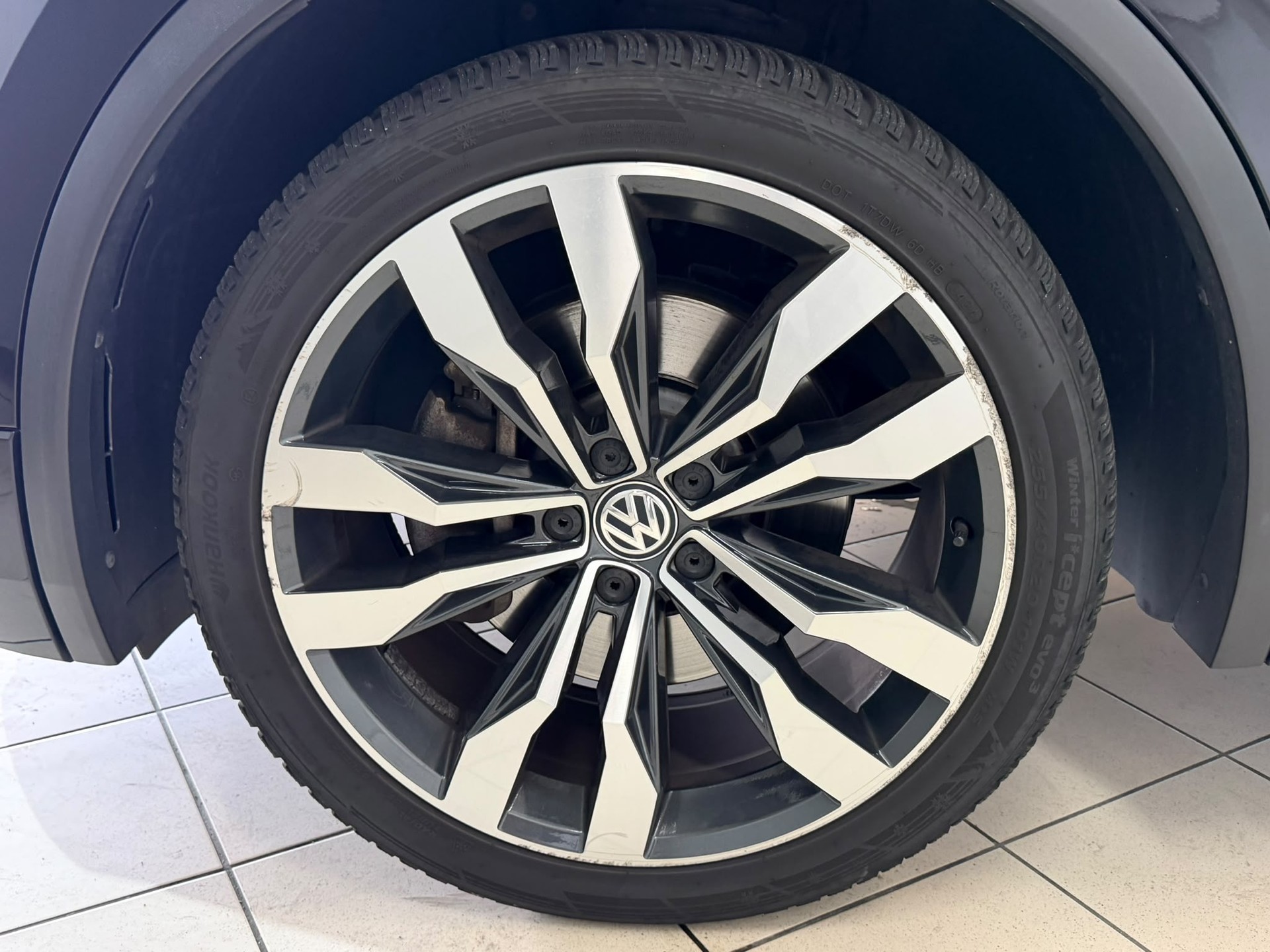 VW Tiguan 2.0 TDI SCR R-Line Highline 4Motion DSG-image-5