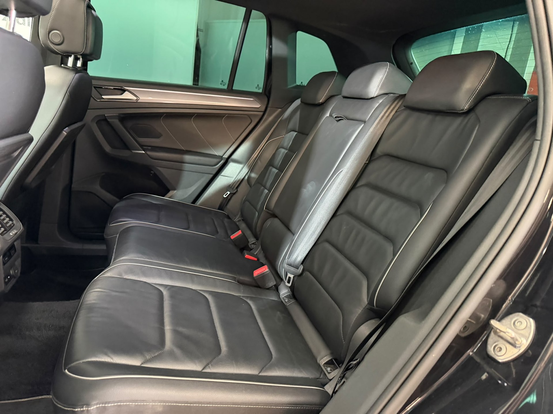 VW Tiguan 2.0 TDI SCR R-Line Highline 4Motion DSG-image-8