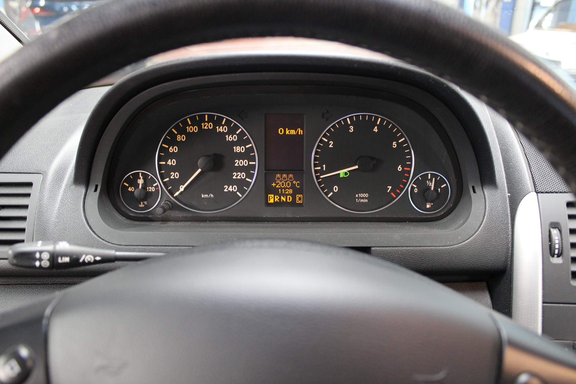 MERCEDES-BENZ A 200 Avantgarde-image-12