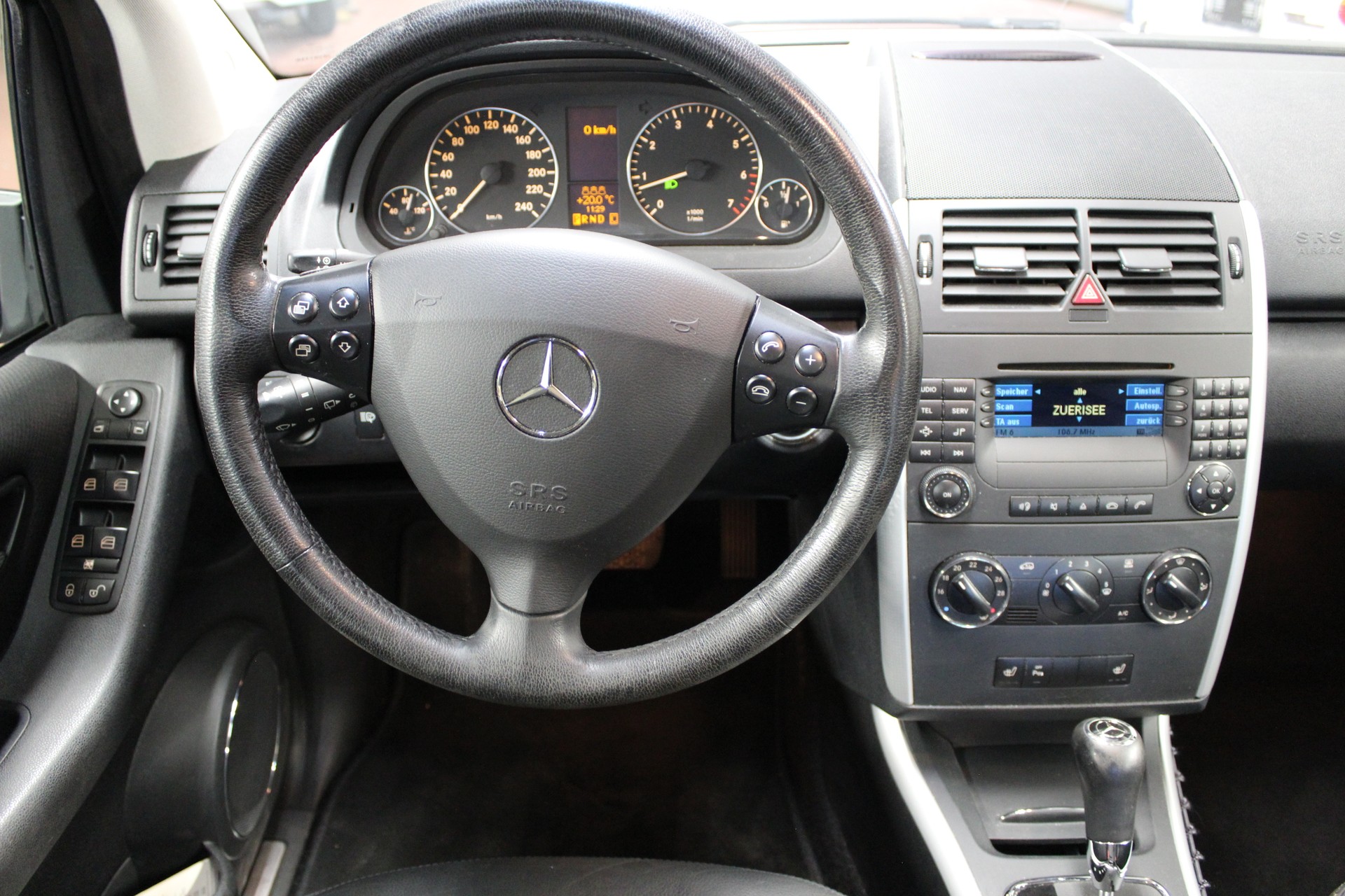 MERCEDES-BENZ A 200 Avantgarde-image-11