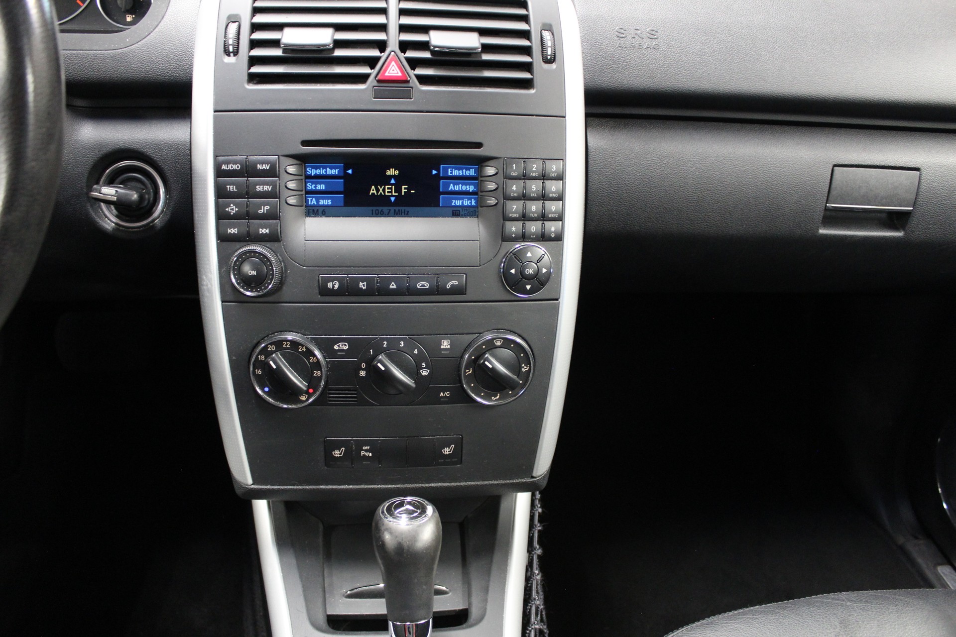 MERCEDES-BENZ A 200 Avantgarde-image-13