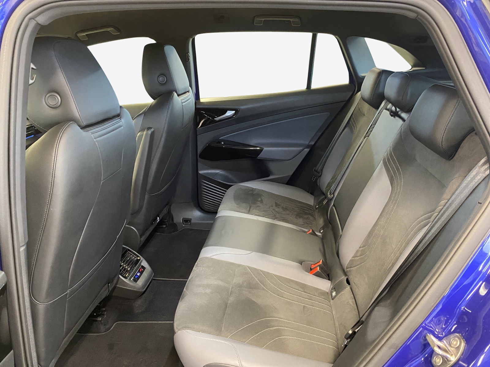 VW ID.4 Pro Performance 77 kWh 75 Edition-image-11