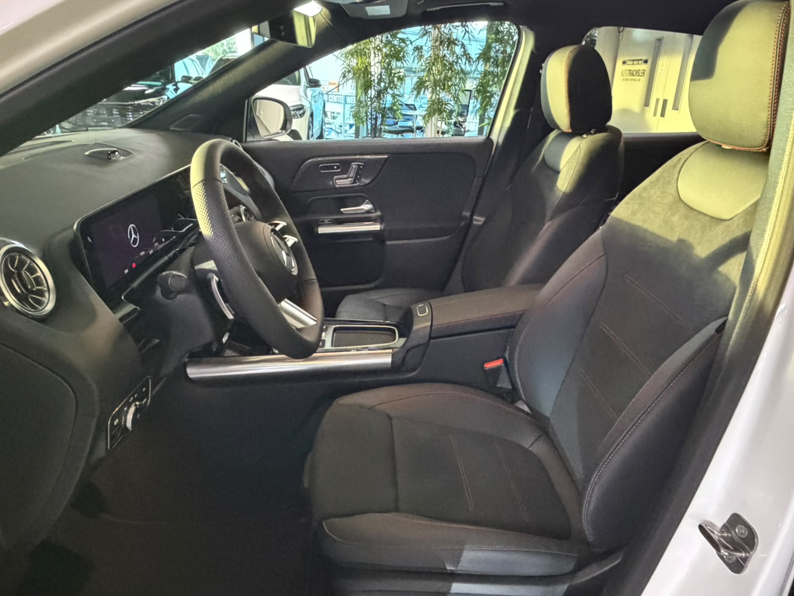 MERCEDES-BENZ GLA 250 4Matic 8G-DCT Swiss Star-image-8