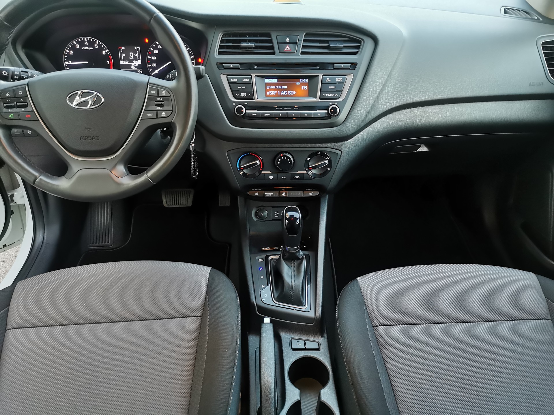 HYUNDAI i20 1.4 Amplia Automatic-image-7