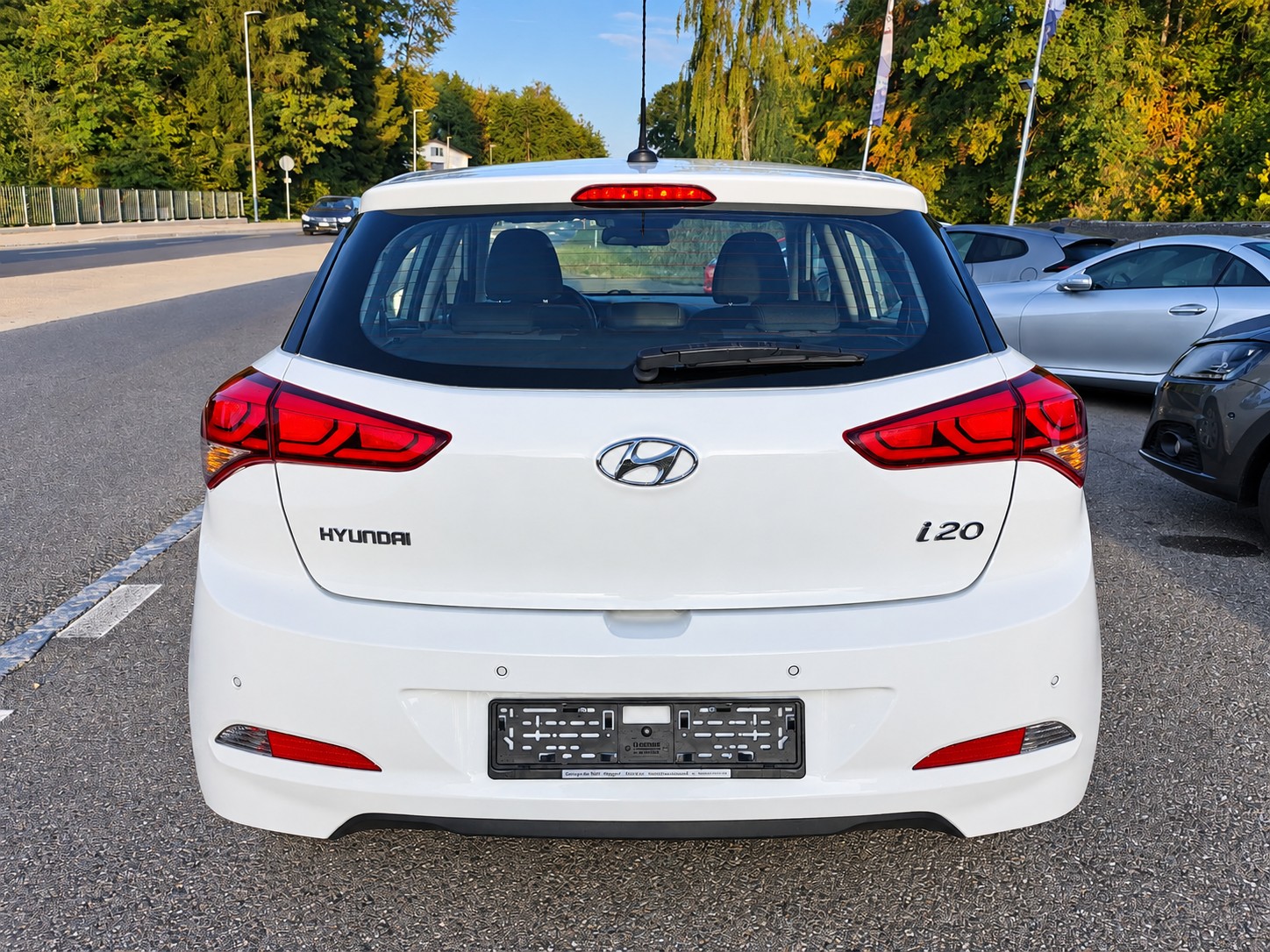HYUNDAI i20 1.4 Amplia Automatic-image-2