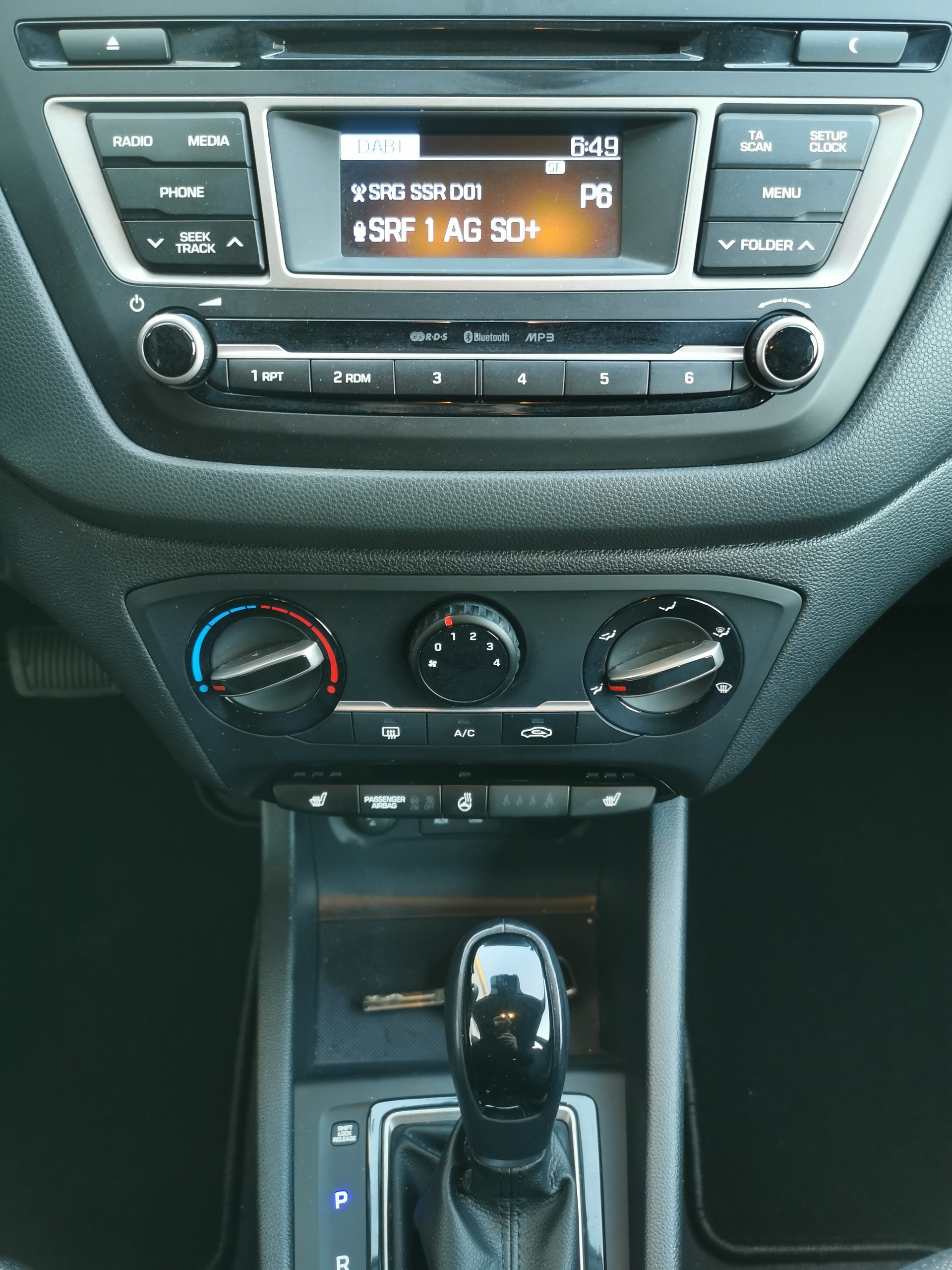 HYUNDAI i20 1.4 Amplia Automatic-image-11