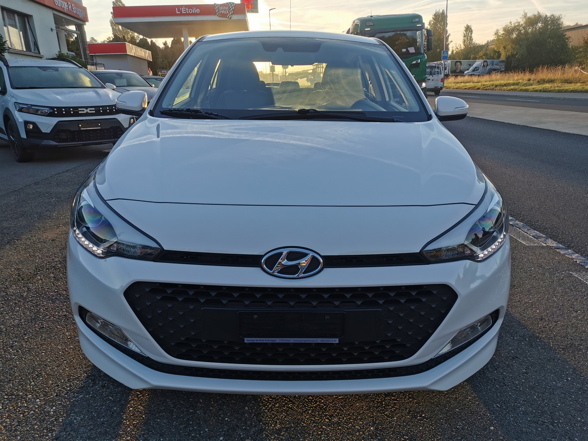 HYUNDAI i20 1.4 Amplia Automatic-image-10
