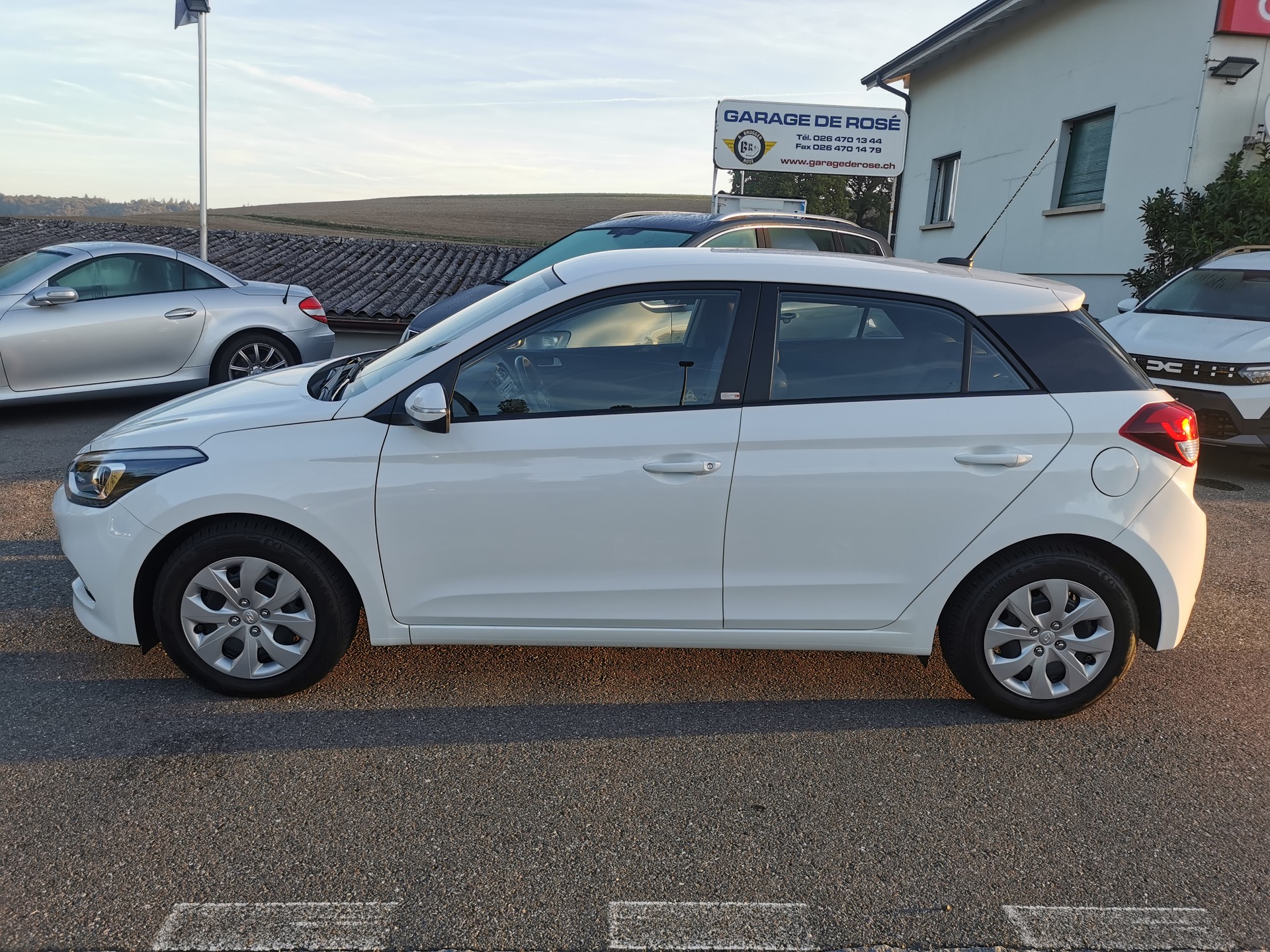 HYUNDAI i20 1.4 Amplia Automatic-image-1