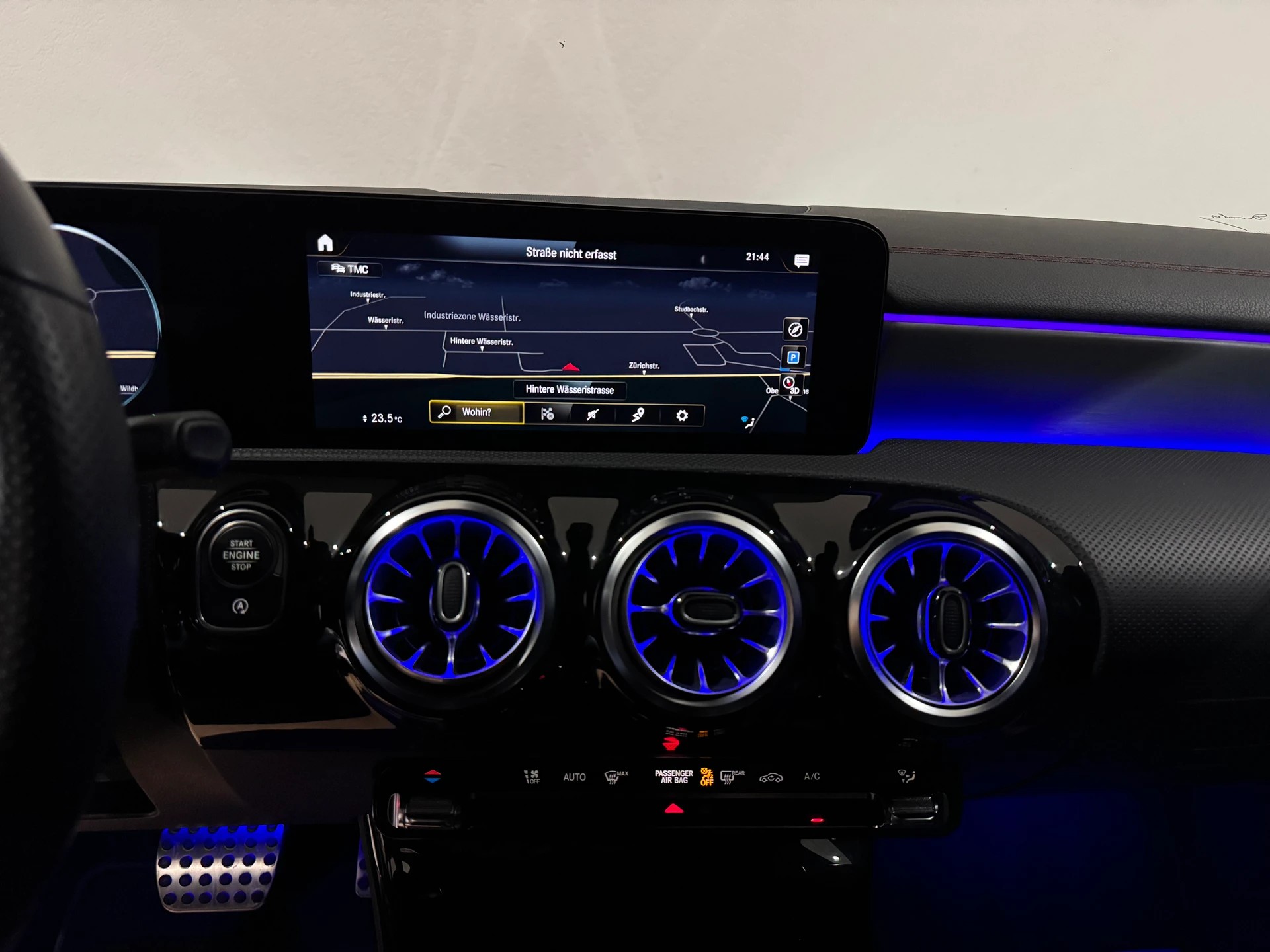 MERCEDES-BENZ CLA Shooting Brake 200 7G-DCT-image-14