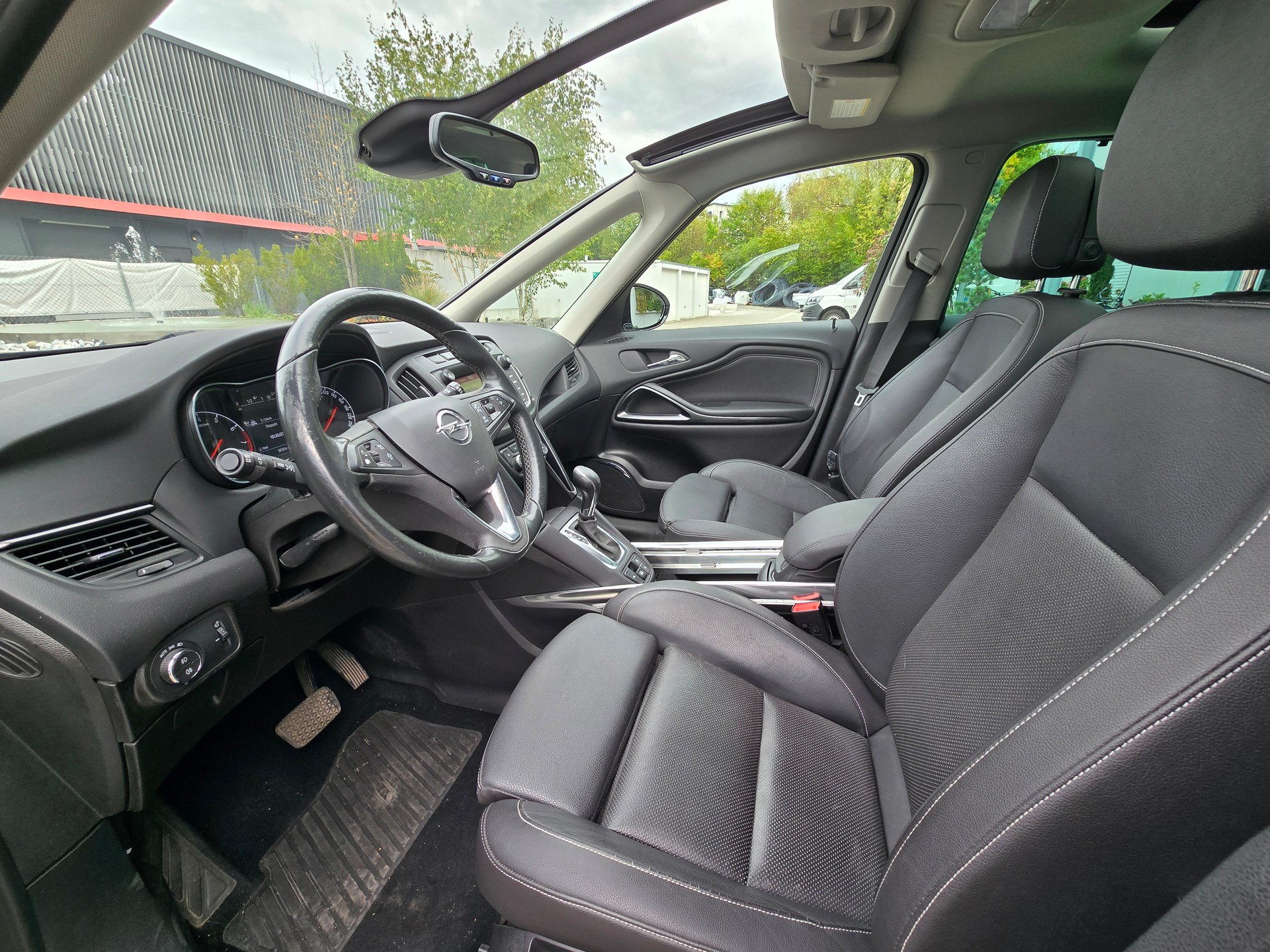 OPEL Zafira 1.6i 16V Turbo Excellence Automatic-image-12