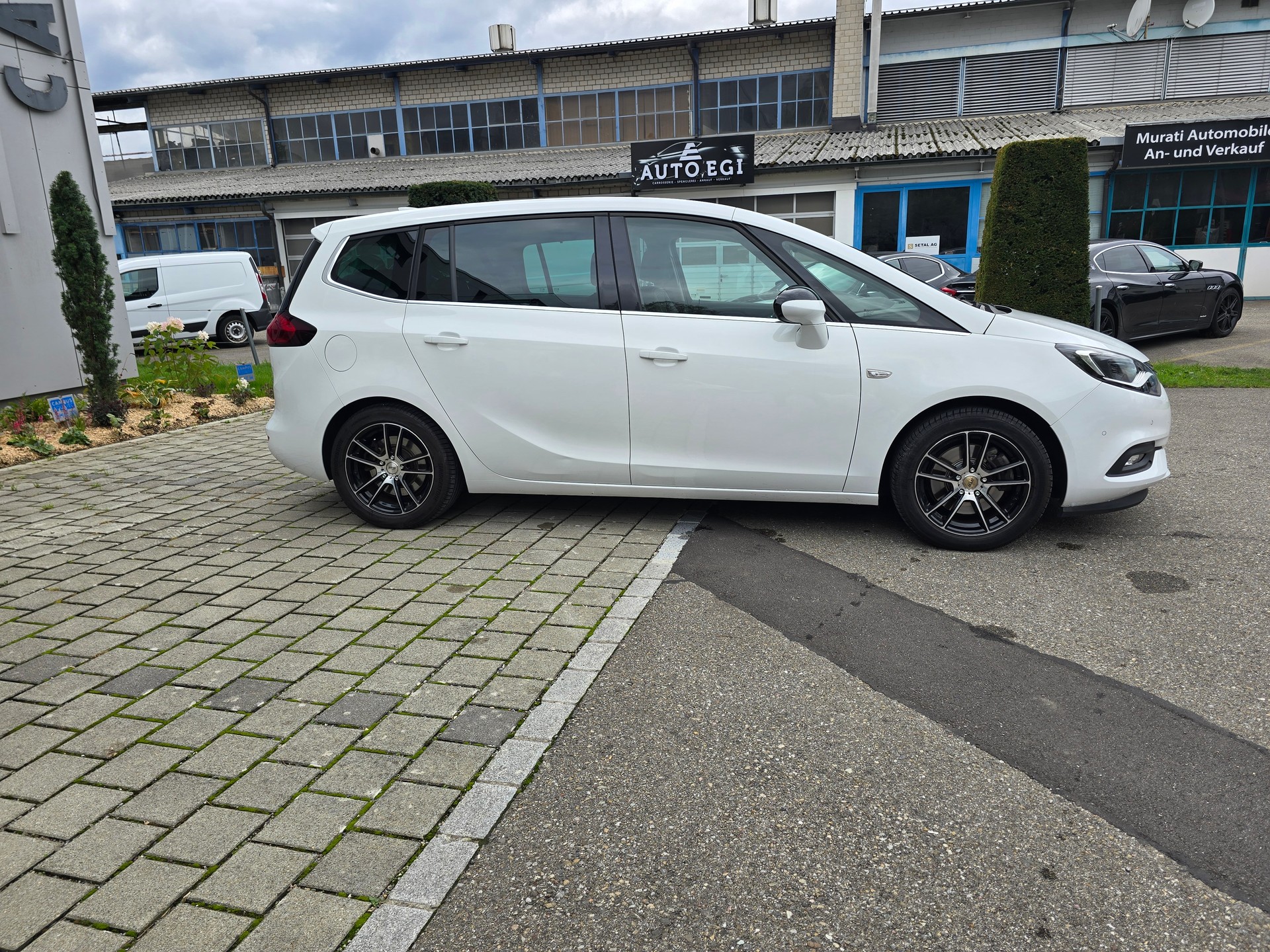 OPEL Zafira 1.6i 16V Turbo Excellence Automatic-image-3