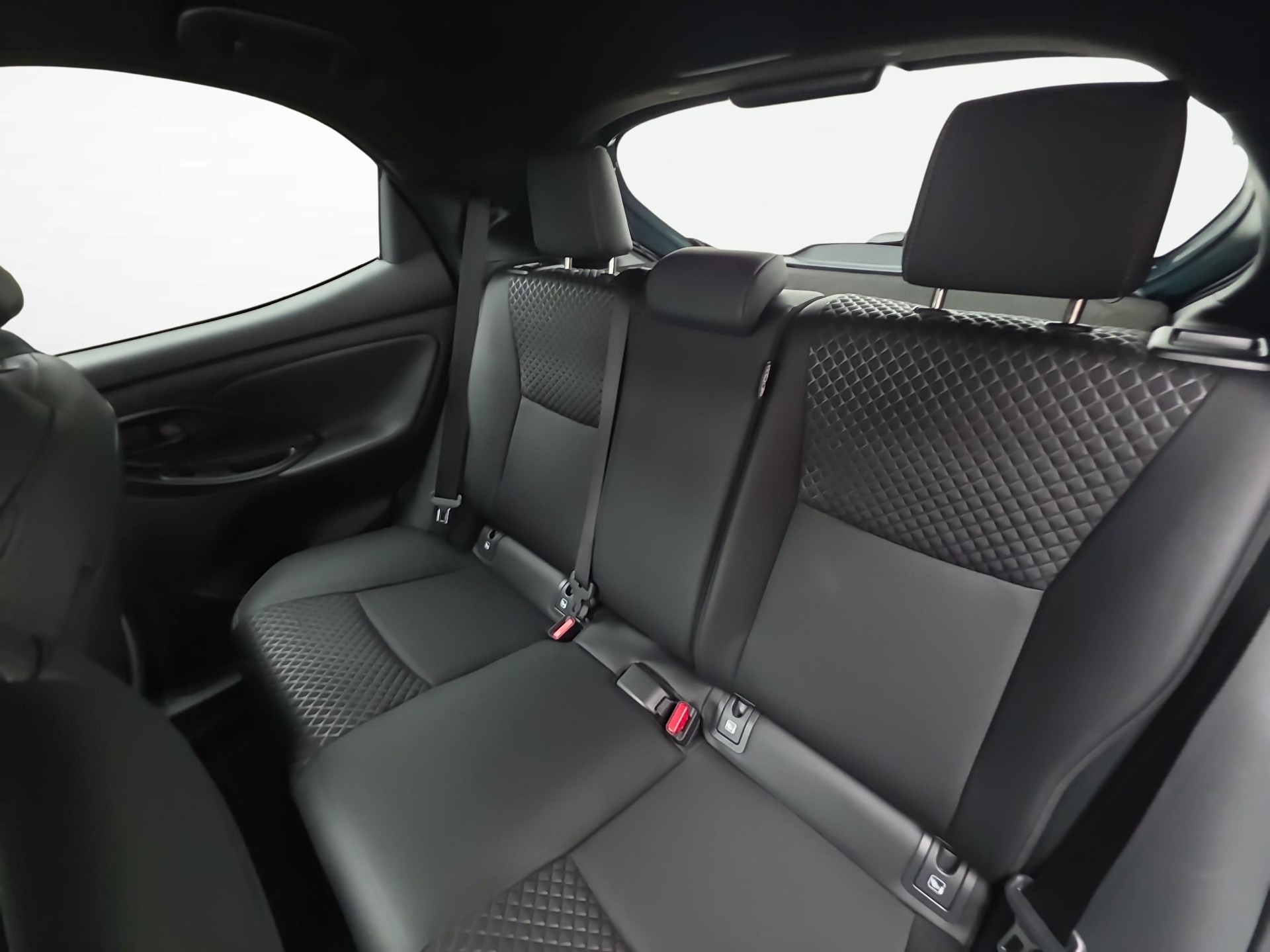 TOYOTA Yaris 1.5 VVT-i HSD Premium-image-10