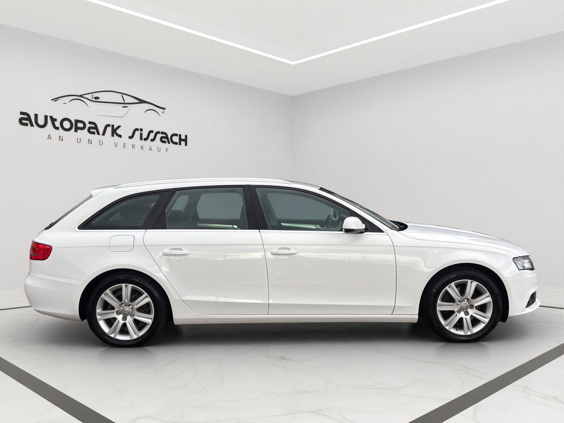AUDI A4 Avant 1.8 TFSI Snow quattro-image-3