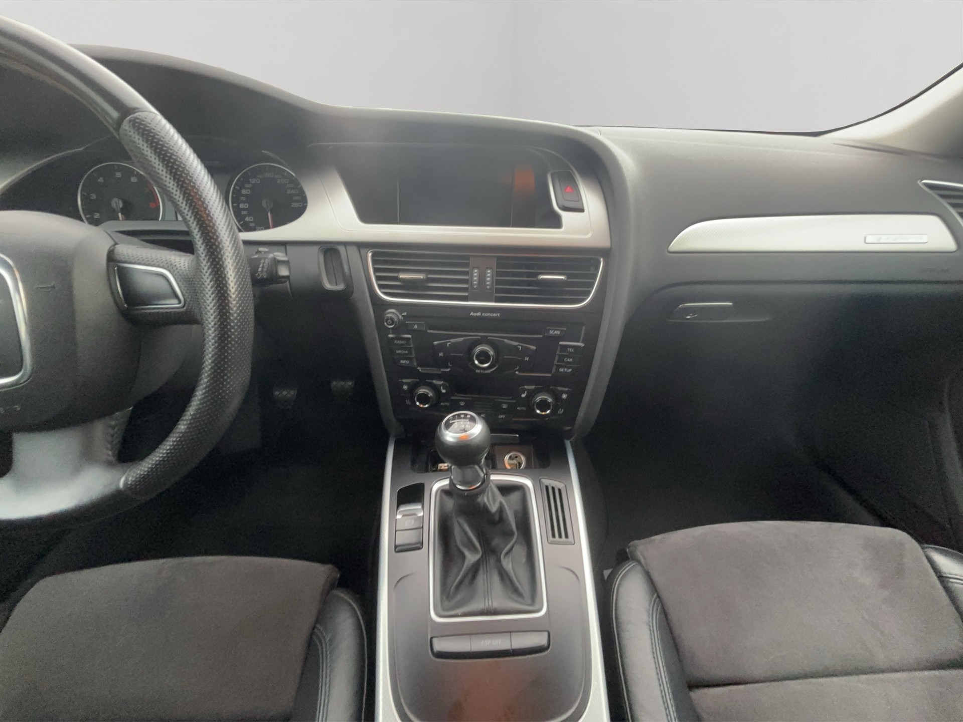 AUDI A4 Avant 1.8 TFSI Snow quattro-image-11