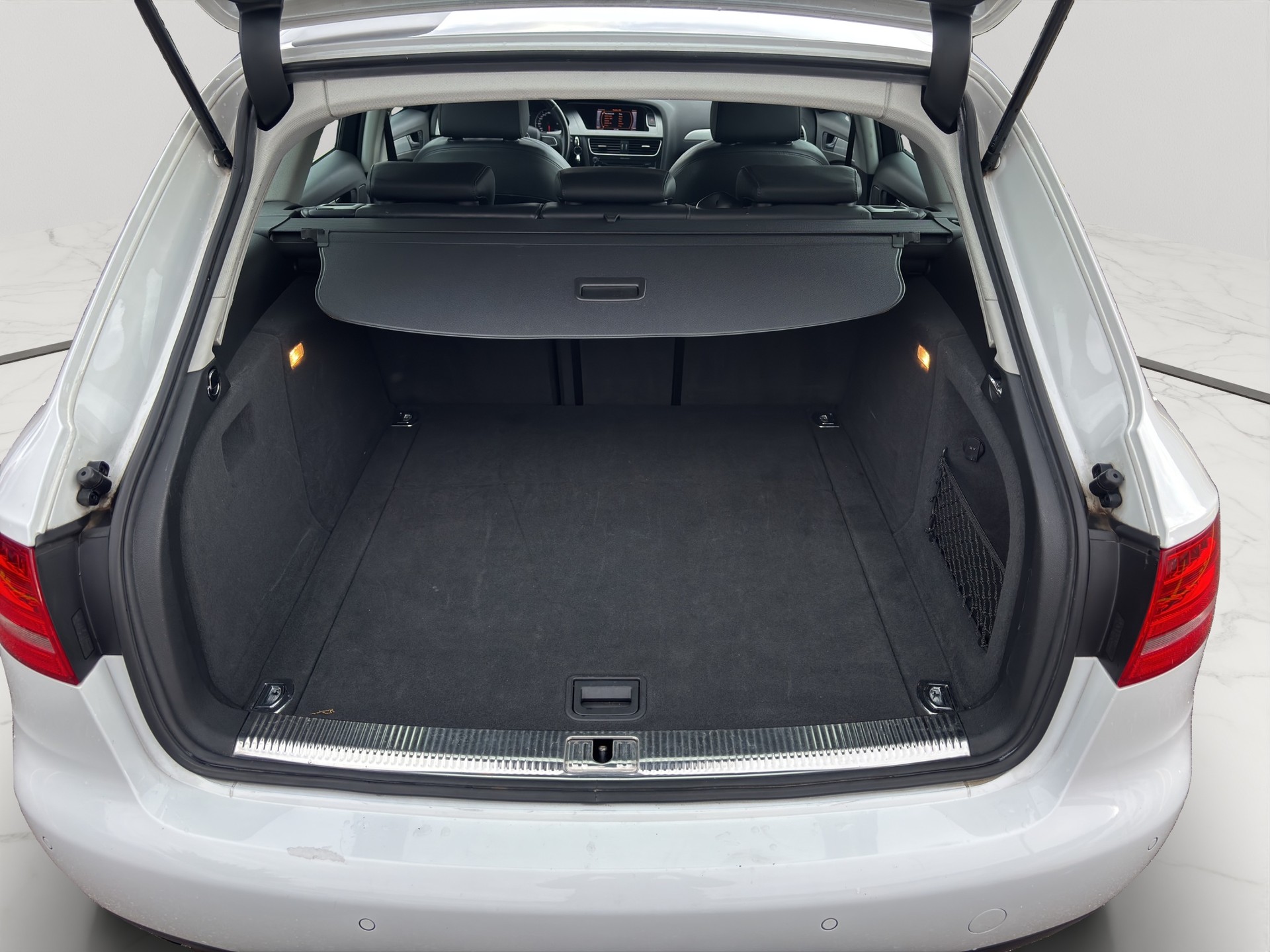 AUDI A4 Avant 1.8 TFSI Snow quattro-image-14