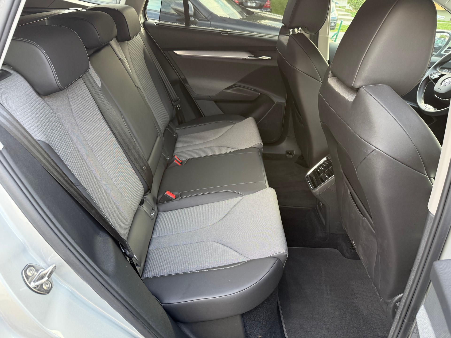 SKODA Enyaq iV 80-image-17