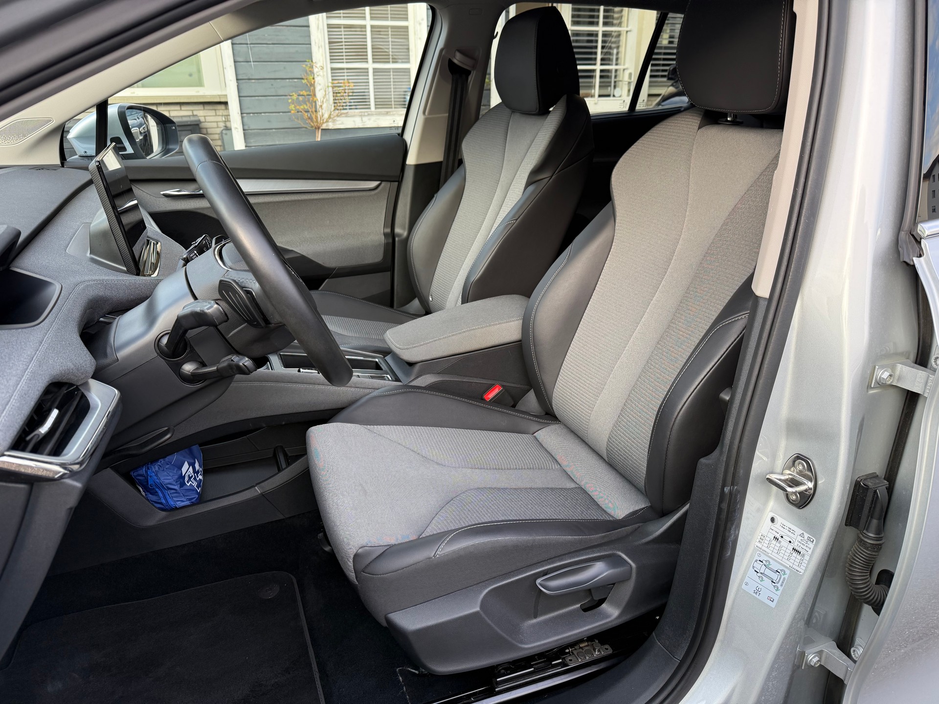 SKODA Enyaq iV 80-image-9