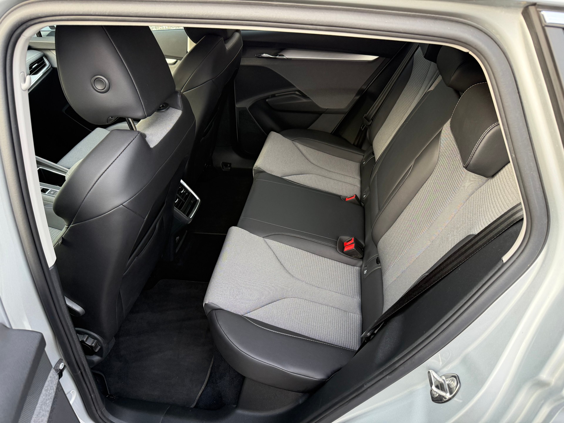 SKODA Enyaq iV 80-image-8