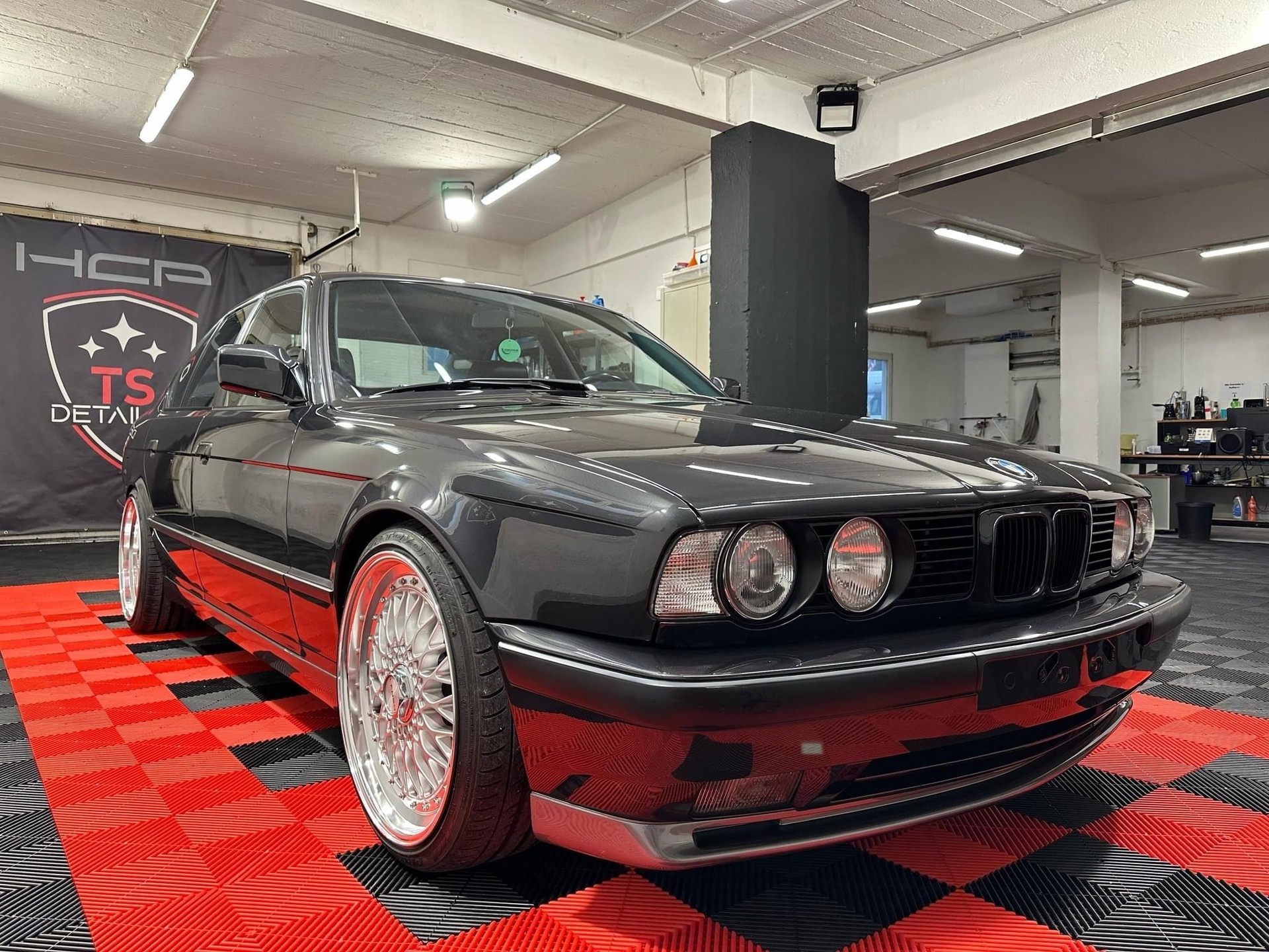 BMW M5-image-14