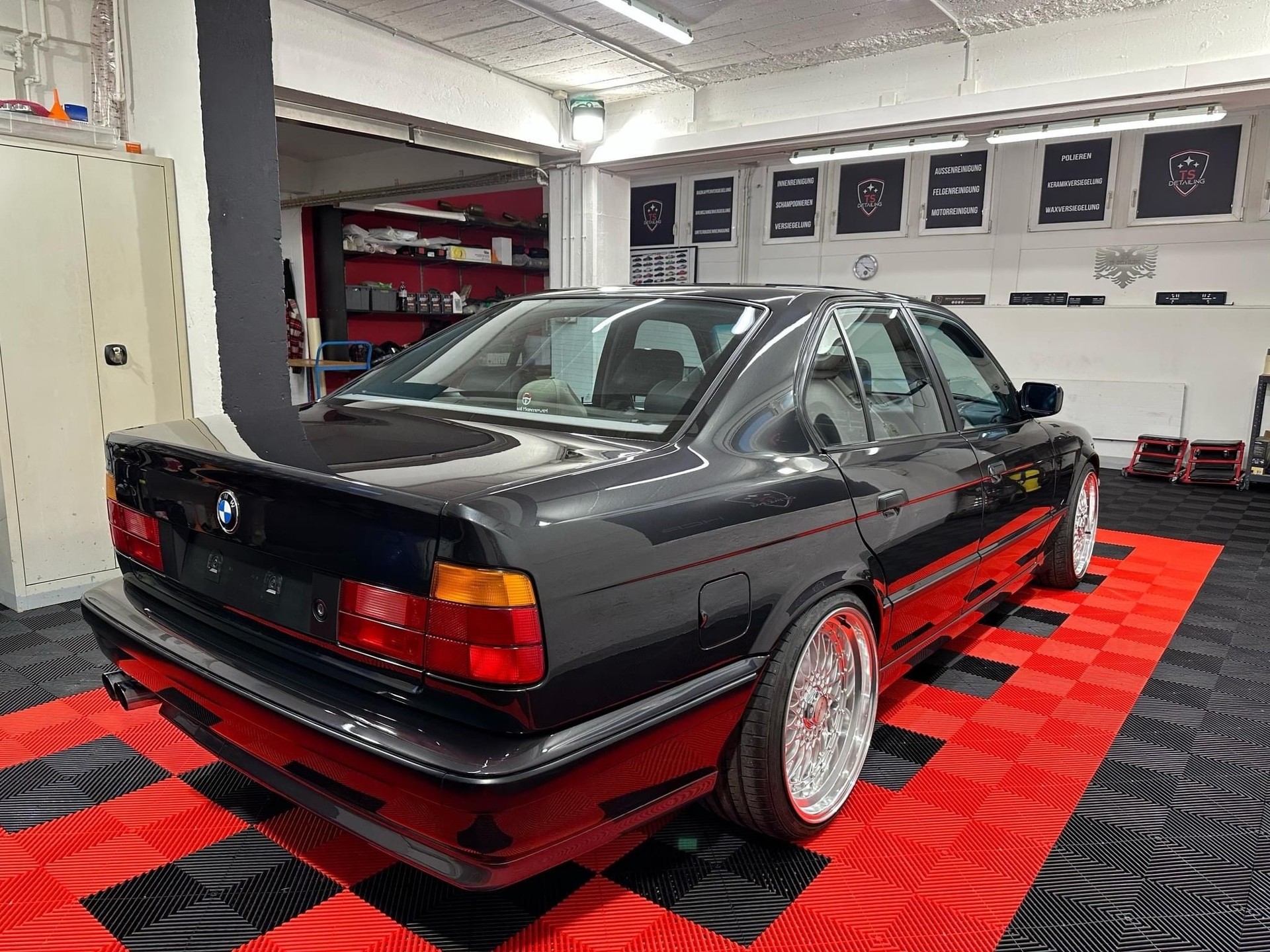 BMW M5-image-17