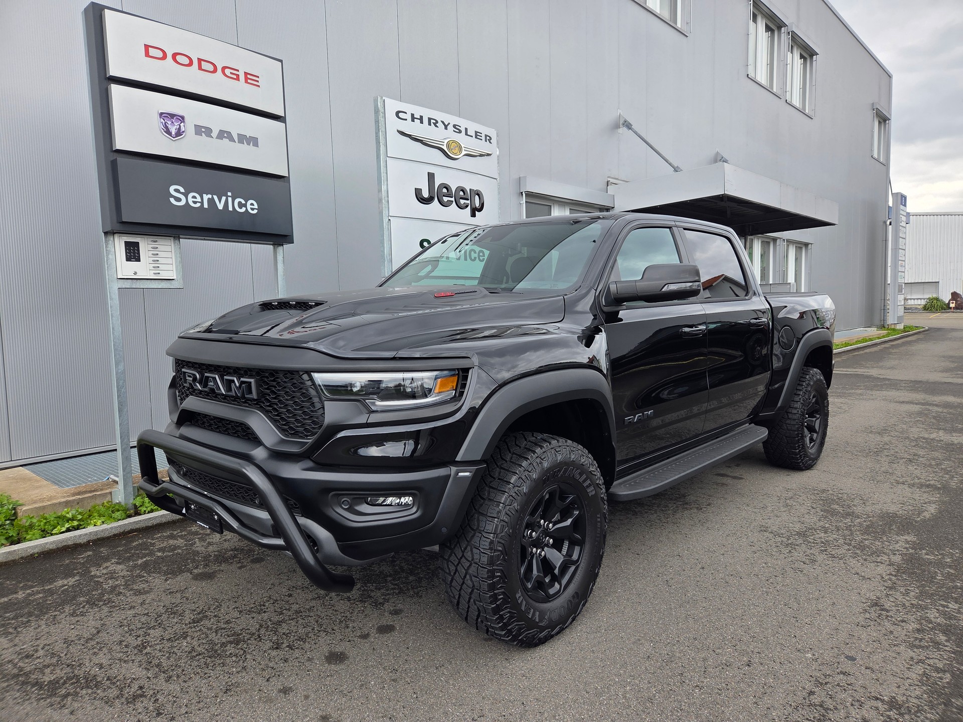 DODGE Ram 1500 6.2 V8 4x4 TRX Level 2 / 711 PS / 3.5T AHK-showroom-element-1