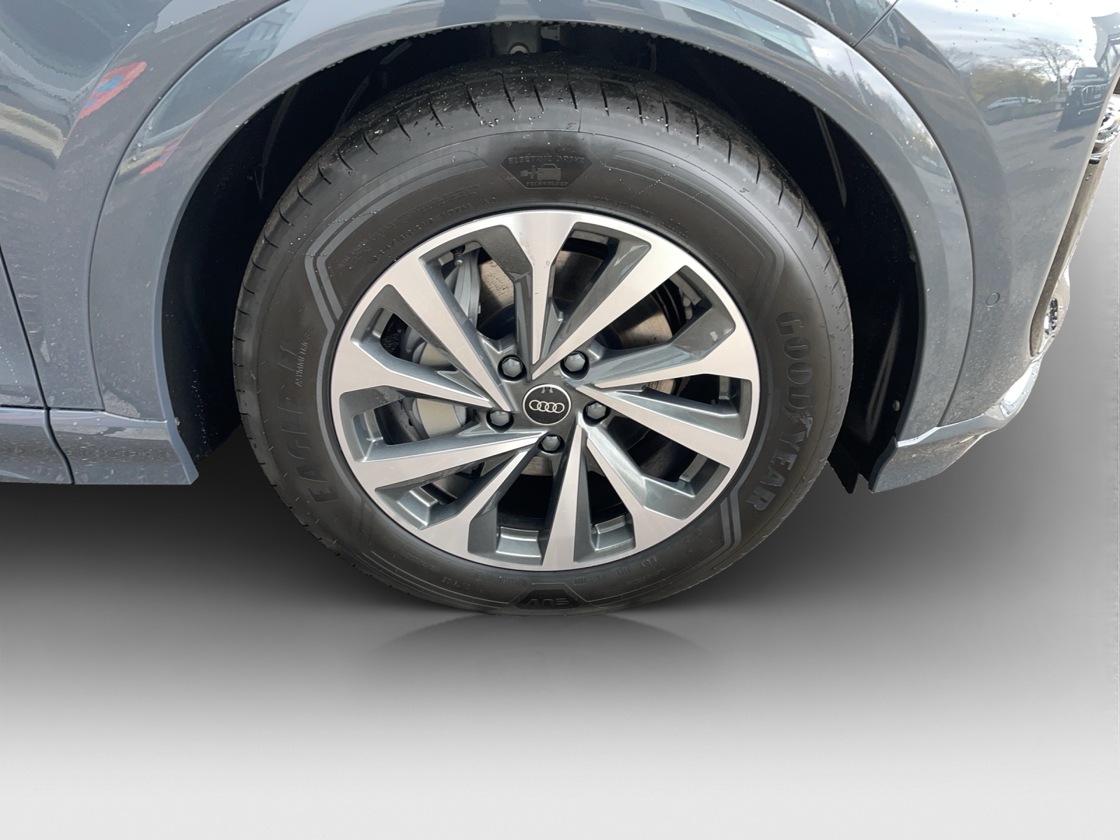 AUDI Q6 e-tron quattro-image-14