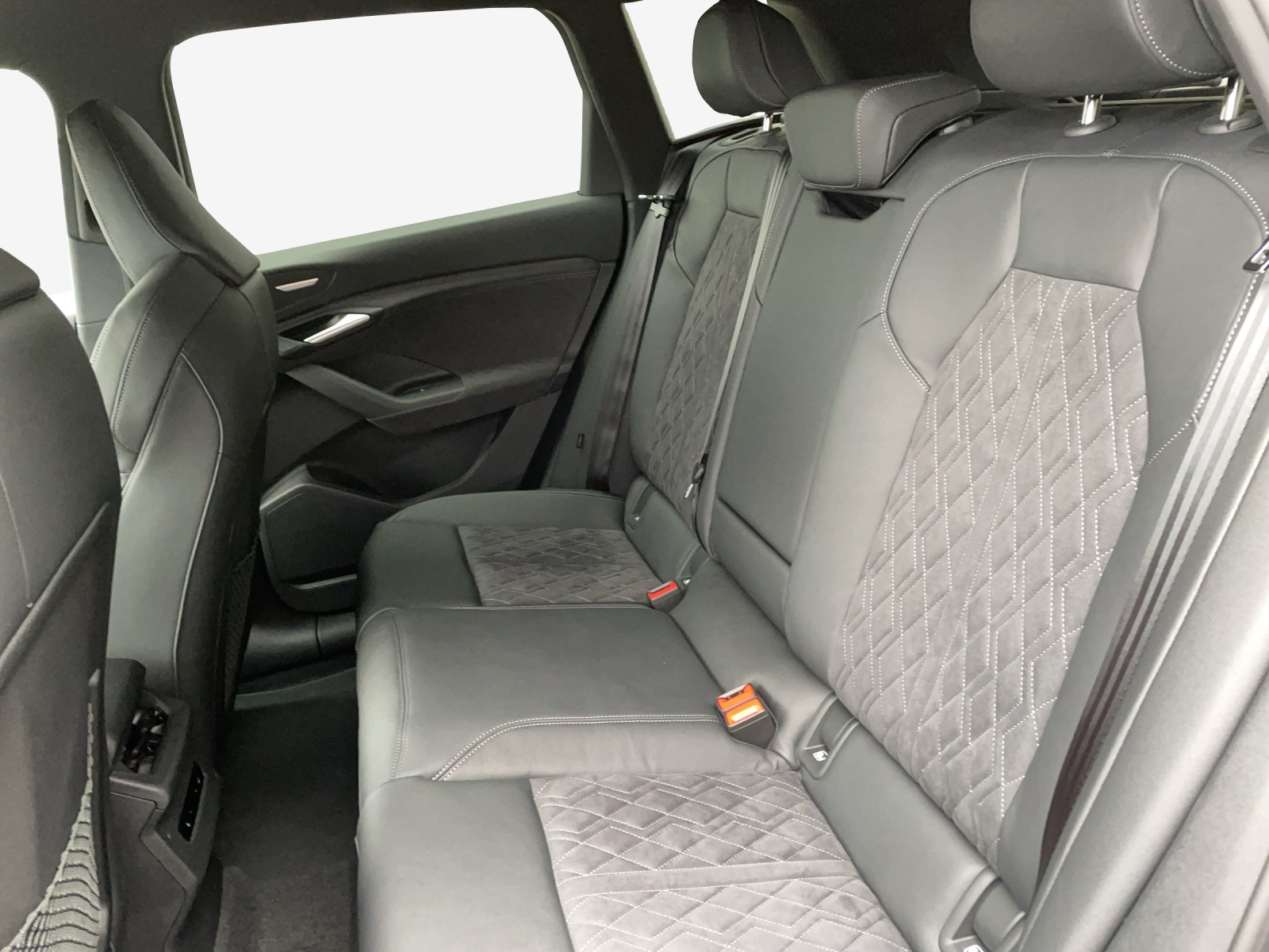 AUDI Q6 e-tron quattro-image-11