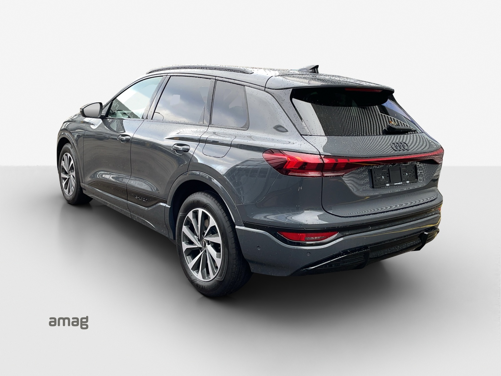 AUDI Q6 e-tron quattro-image-2