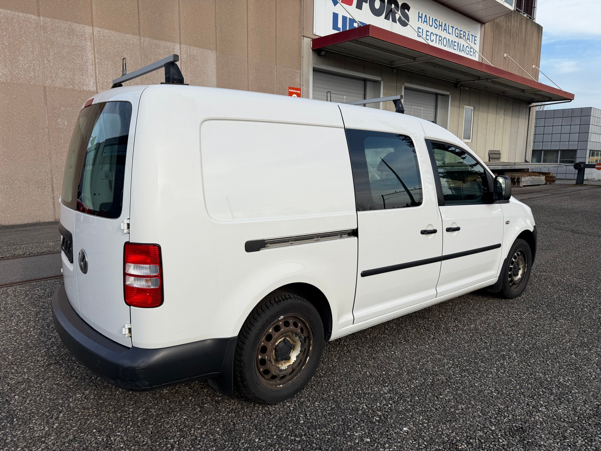 VW Caddy Maxi 2.0 TDI Blue Motion Technology-image-2
