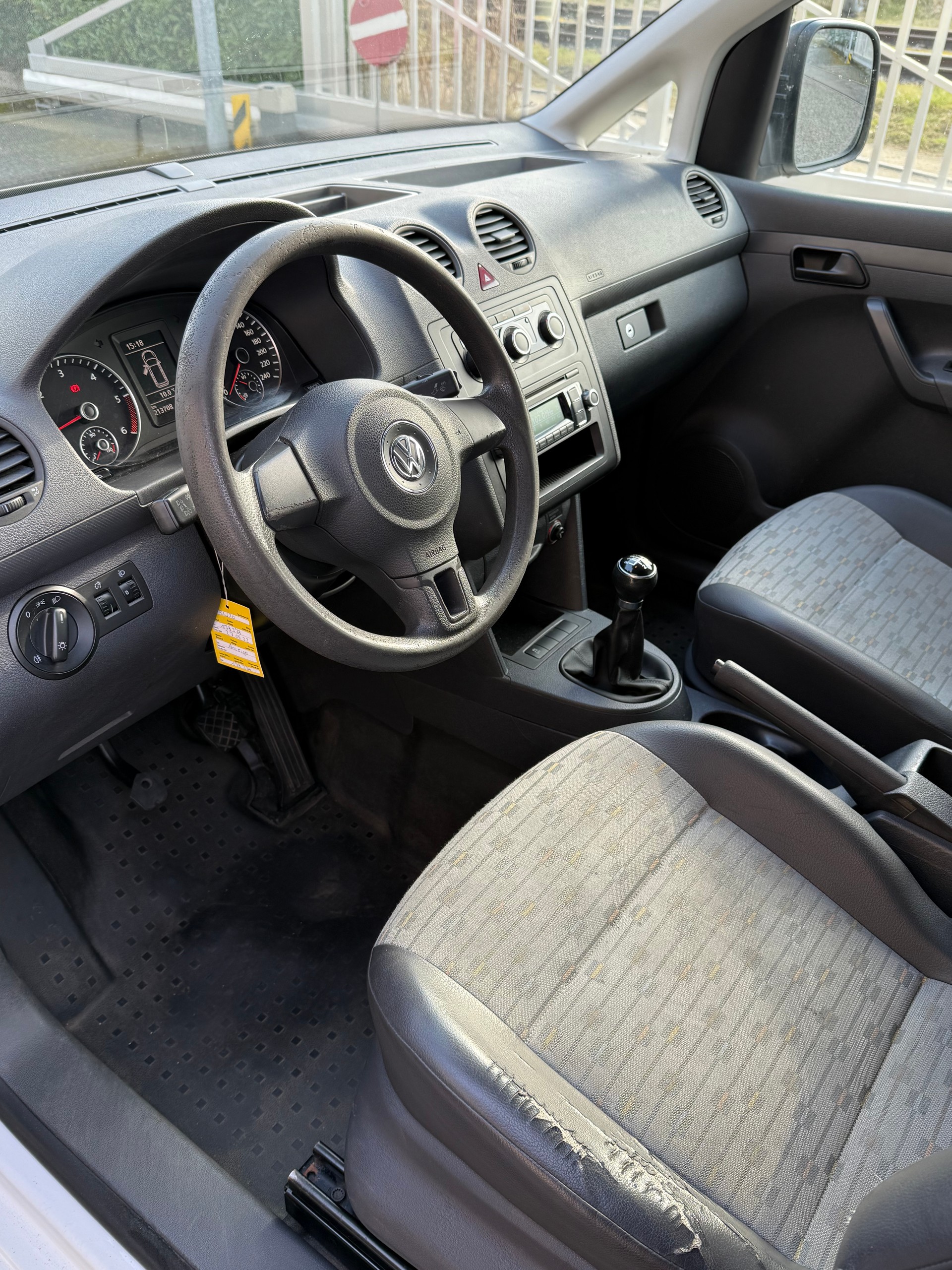VW Caddy Maxi 2.0 TDI Blue Motion Technology-image-9