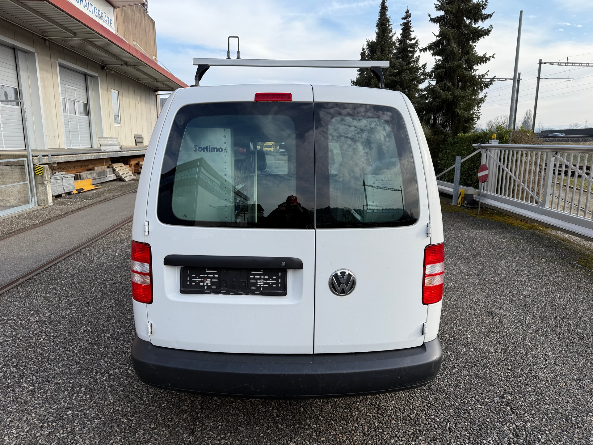 VW Caddy Maxi 2.0 TDI Blue Motion Technology-image-4