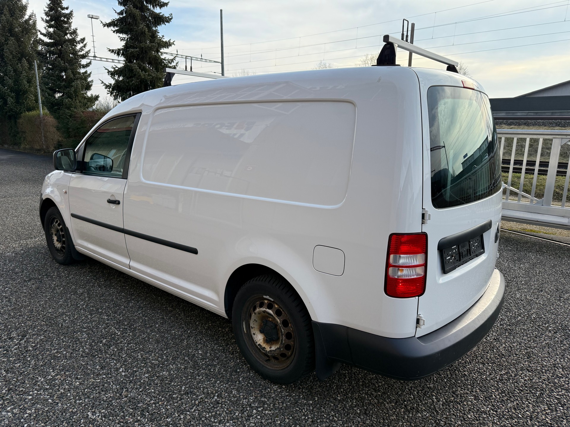 VW Caddy Maxi 2.0 TDI Blue Motion Technology-image-3