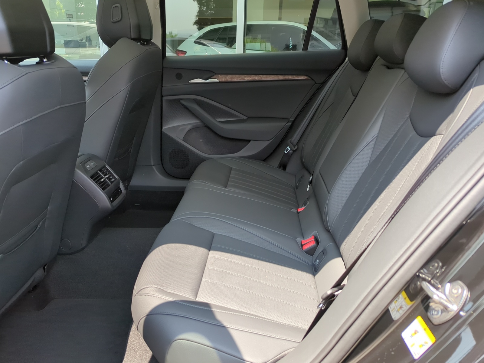 SKODA Superb Combi 1.5 TSI PHEV L&K DSG-image-7