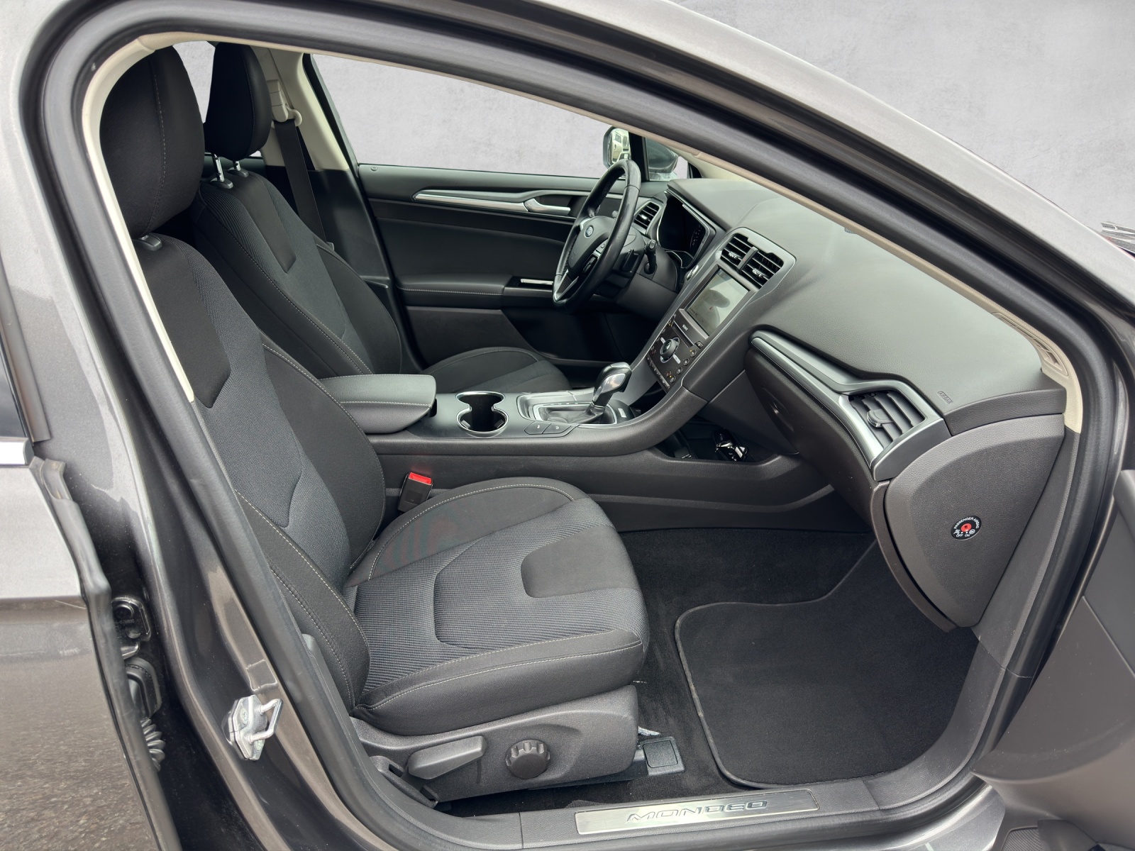FORD Mondeo 2.0 TDCi Trend PowerShift-image-8