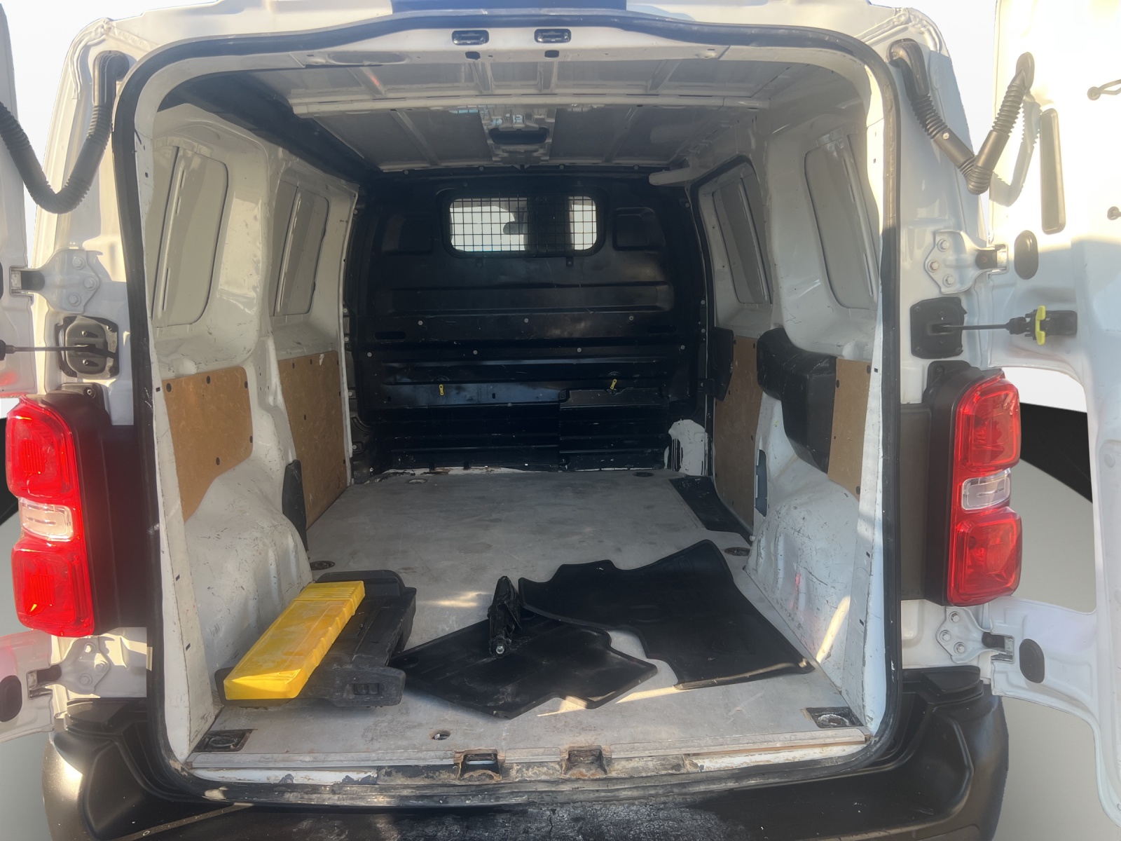CITROEN Jumpy 1.6 BlueHDi 95 M Attraction-image-17