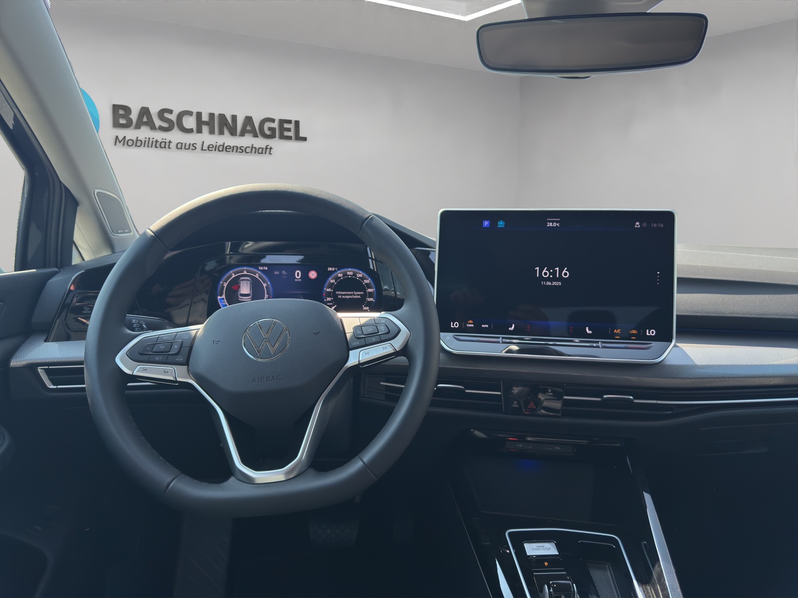 VW Golf Variant 1.5 eTSI mHEV Style DSG-image-4