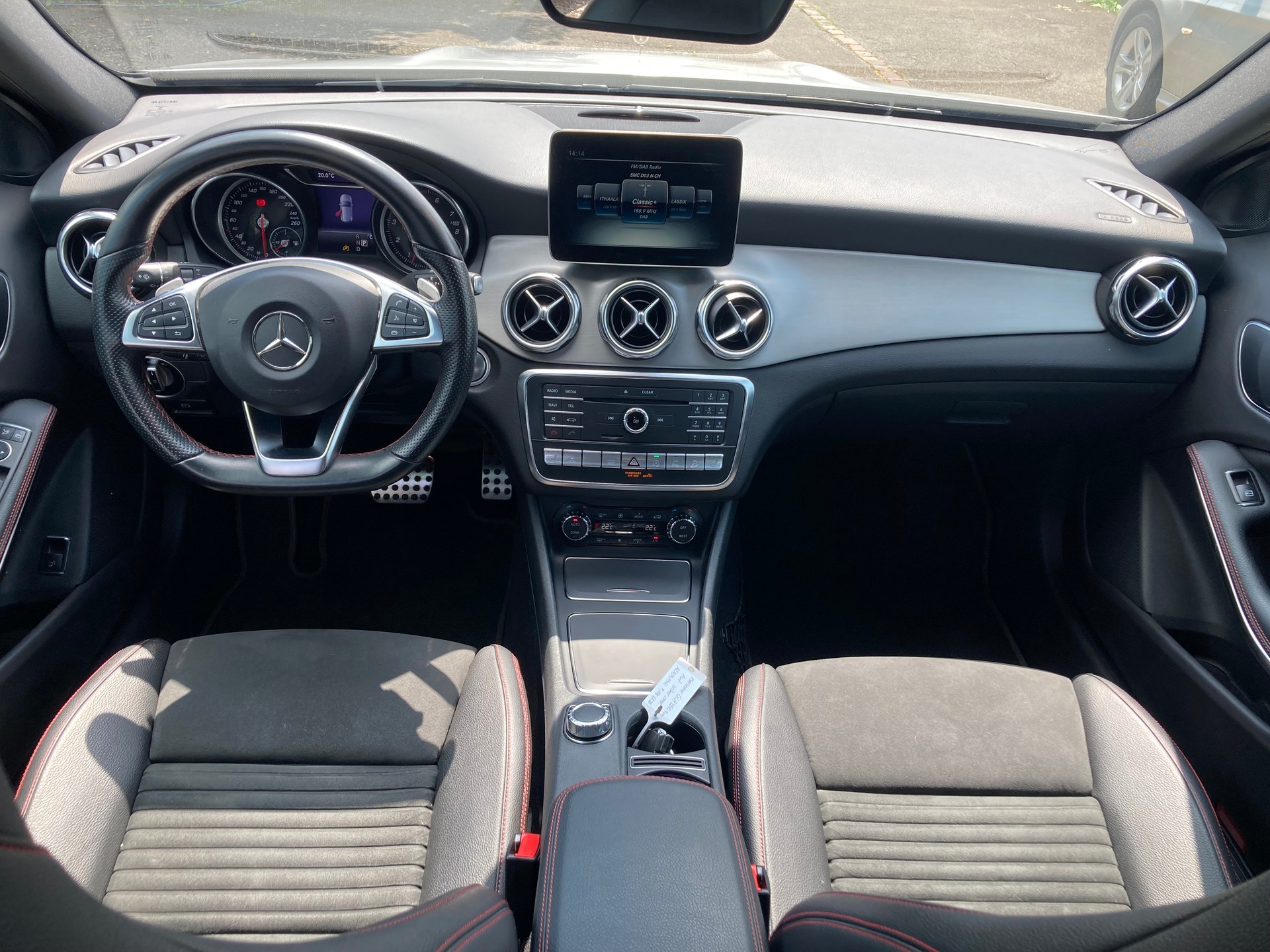 MERCEDES-BENZ GLA 250 AMG Line 4Matic 7G-DCT *AHK 1500Kg*-image-6