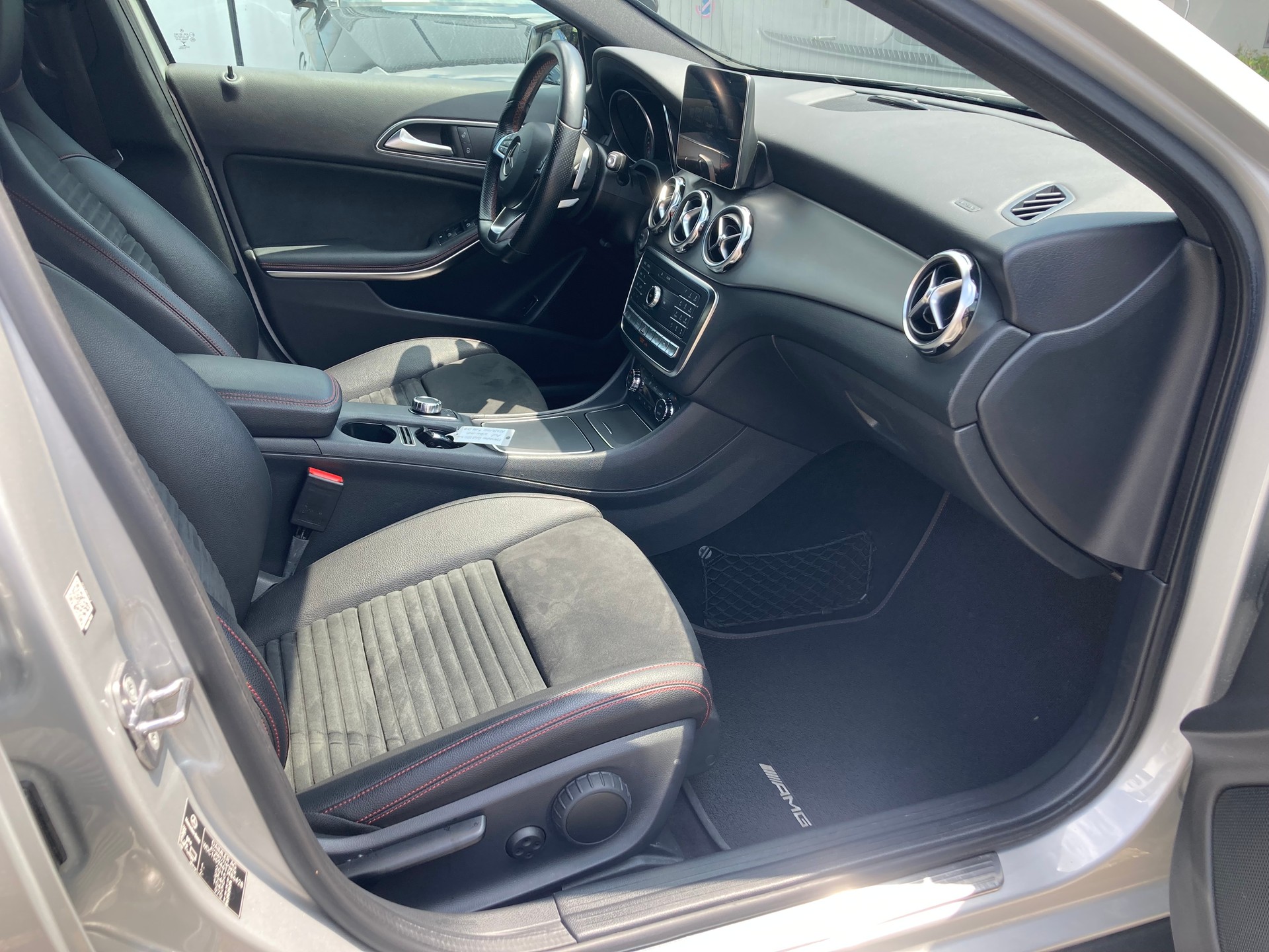 MERCEDES-BENZ GLA 250 AMG Line 4Matic 7G-DCT *AHK 1500Kg*-image-7