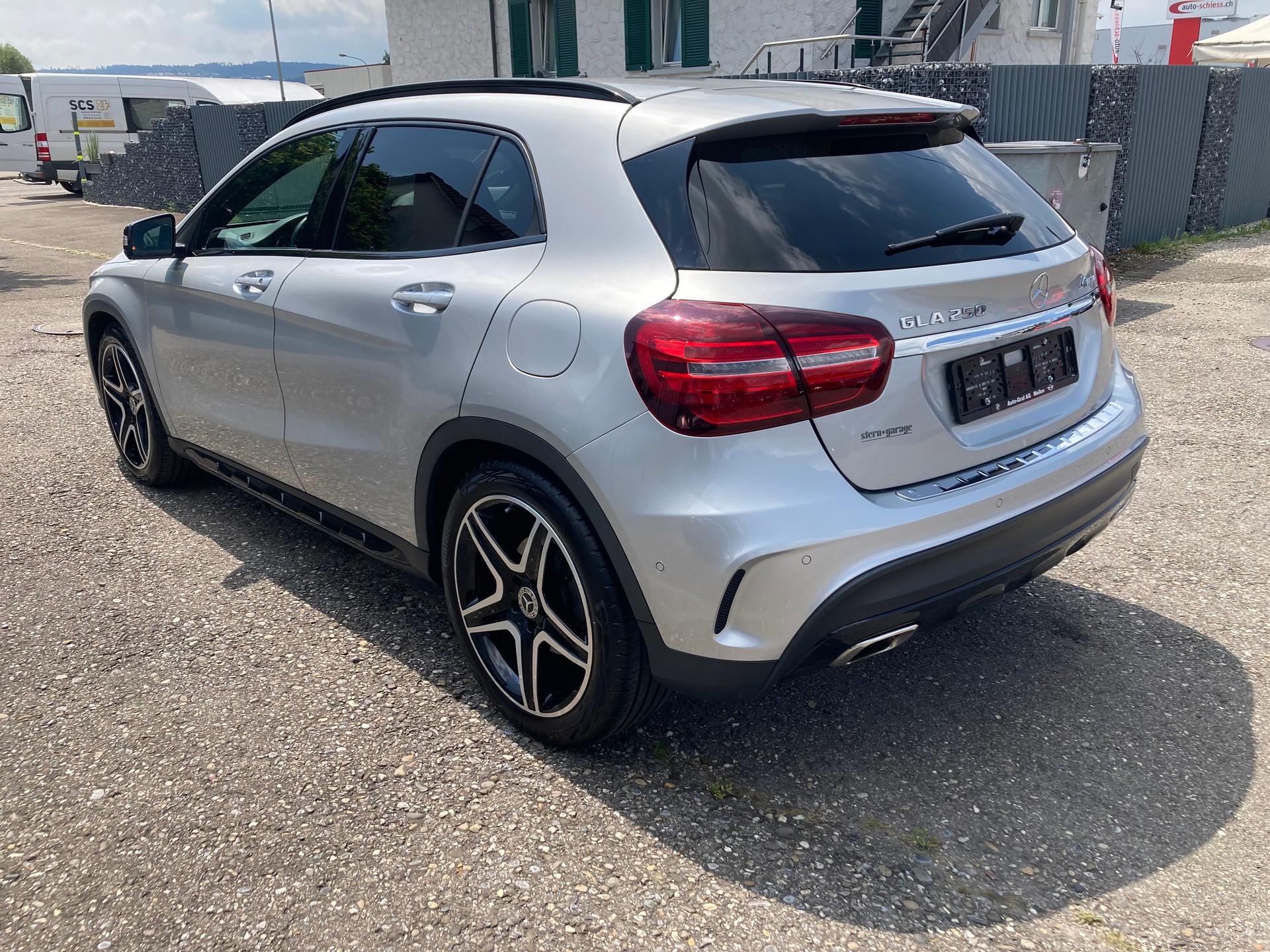 MERCEDES-BENZ GLA 250 AMG Line 4Matic 7G-DCT *AHK 1500Kg*-showroom-element-3