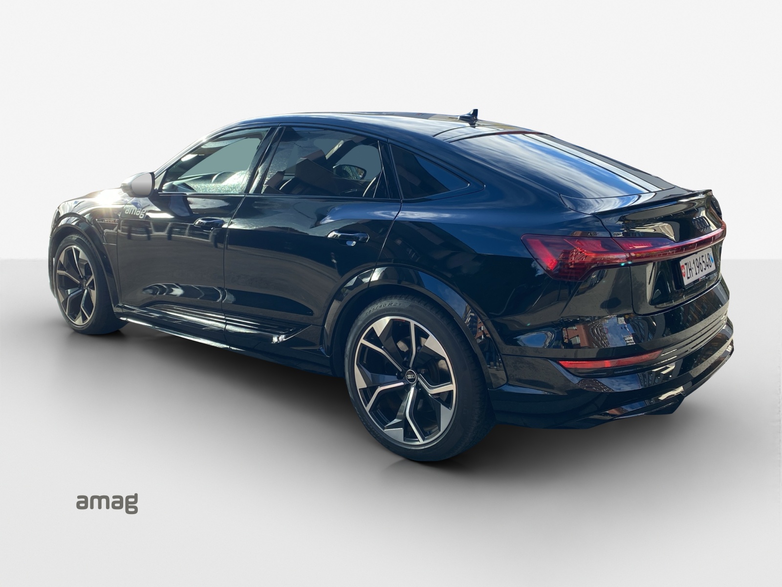 AUDI e-tron S Sportback quattro-image-2