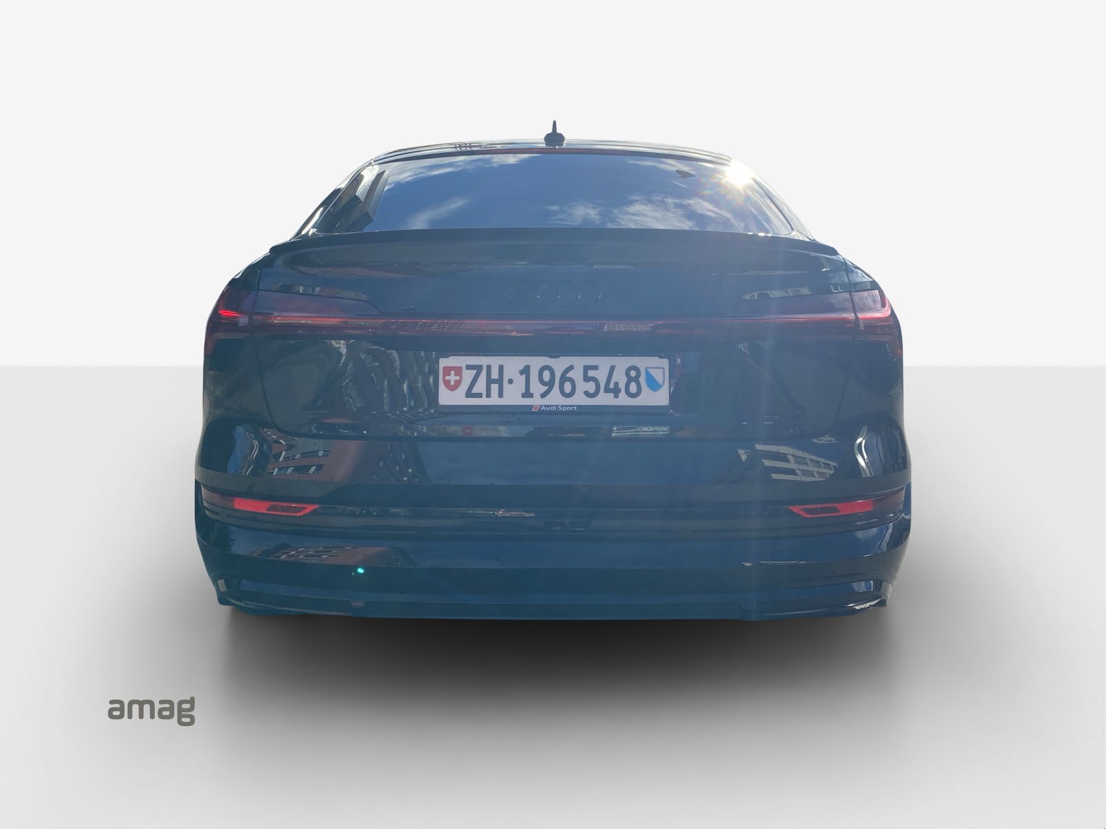 AUDI e-tron S Sportback quattro-image-3